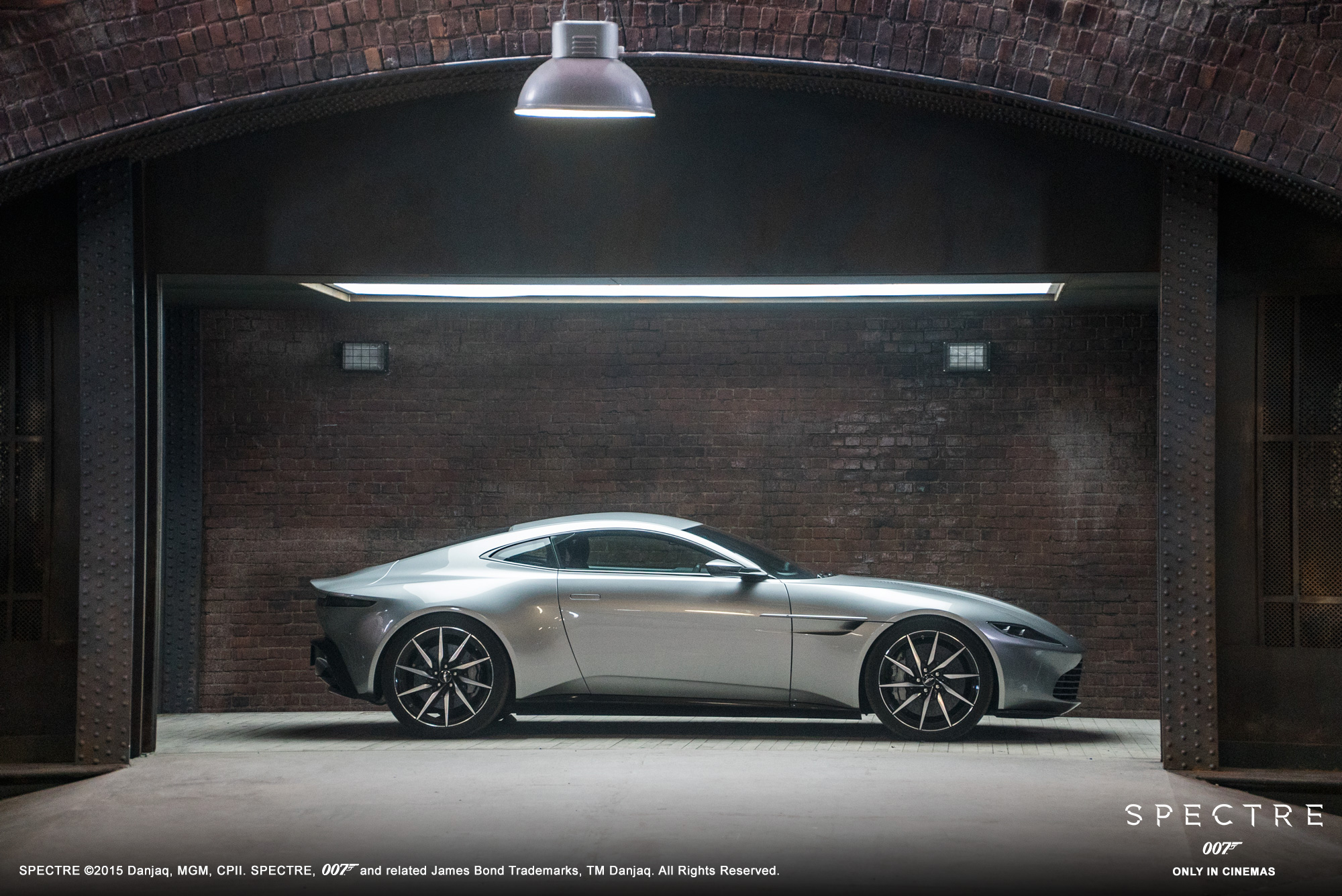 Aston Martin DB10 - Spectre 2015 - profil / side-face