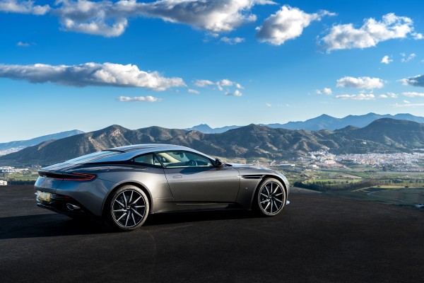 Aston Martin DB11 - 2016 - side-face / profil