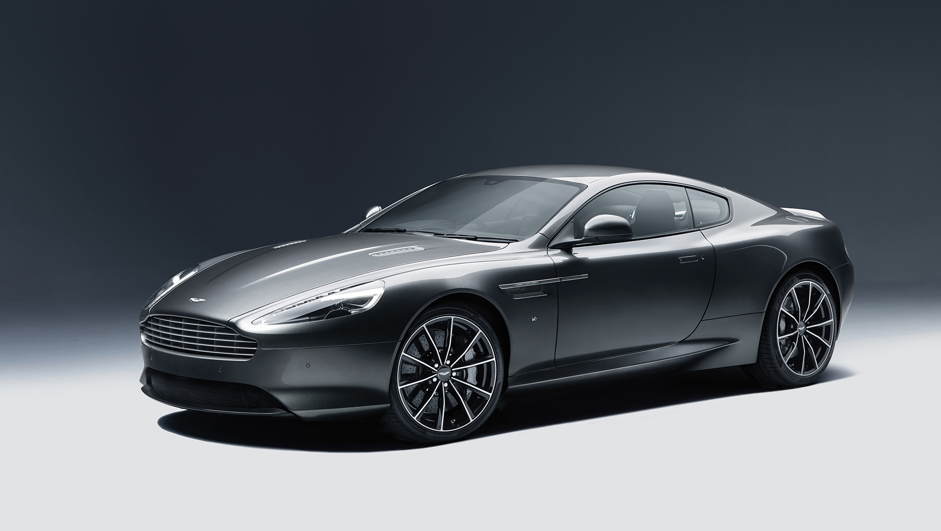 Aston Martin DB9 GT - 2015 - profil avant / front side-face