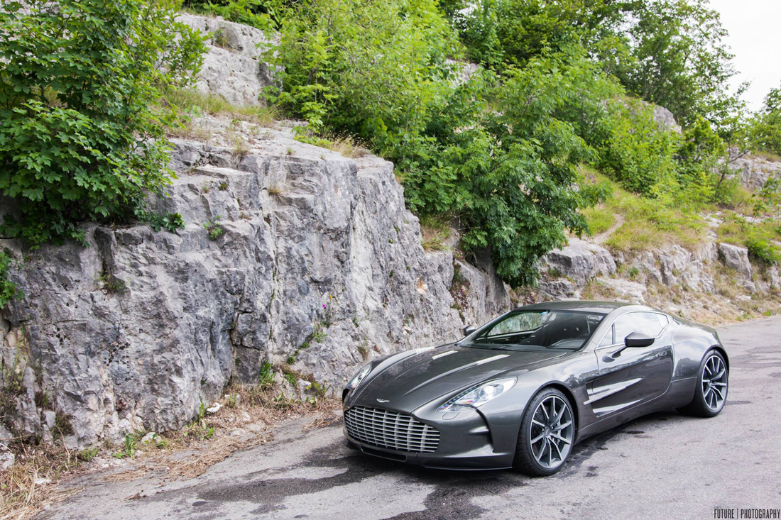 Aston Martin One 77 - Avant - Future Photography