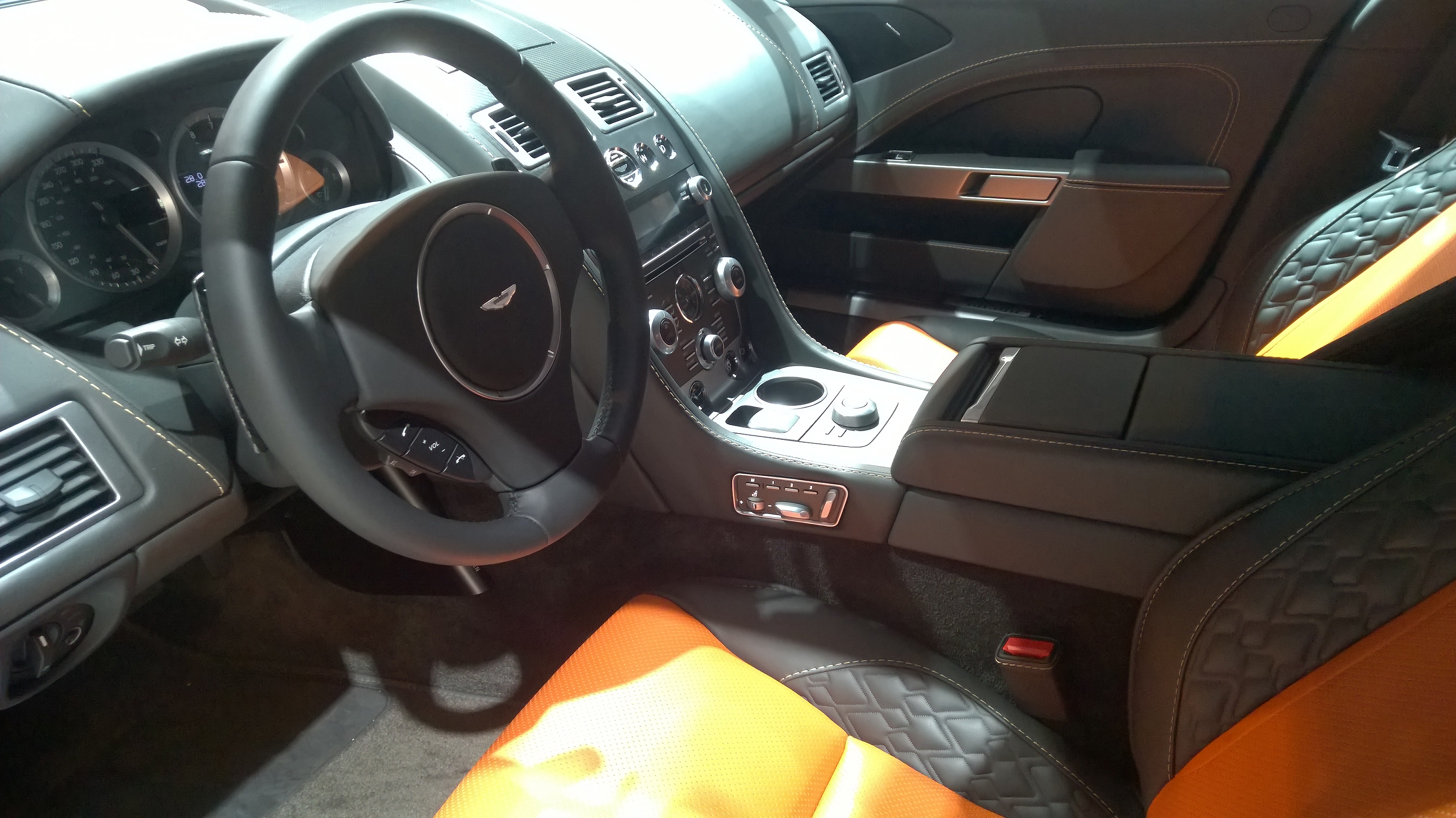 Aston Martin Rapide S - intérieur - Paris 2014 - DESIGNMOTEUR