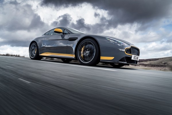 Aston Martin V12 Vantage S - 2016 - side-face / profil - on road