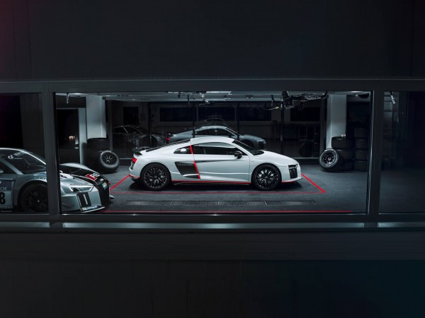 Audi R8 V10 selection 24h - 2016 - side-face - photo showroom