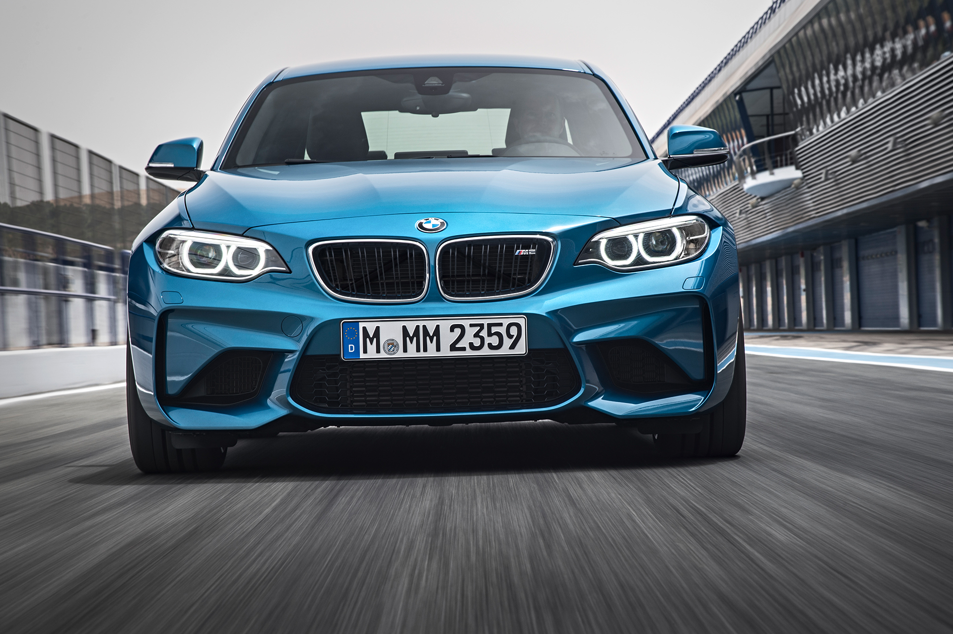 BMW M2 - 2016 - avant / front - sur circuit / on track