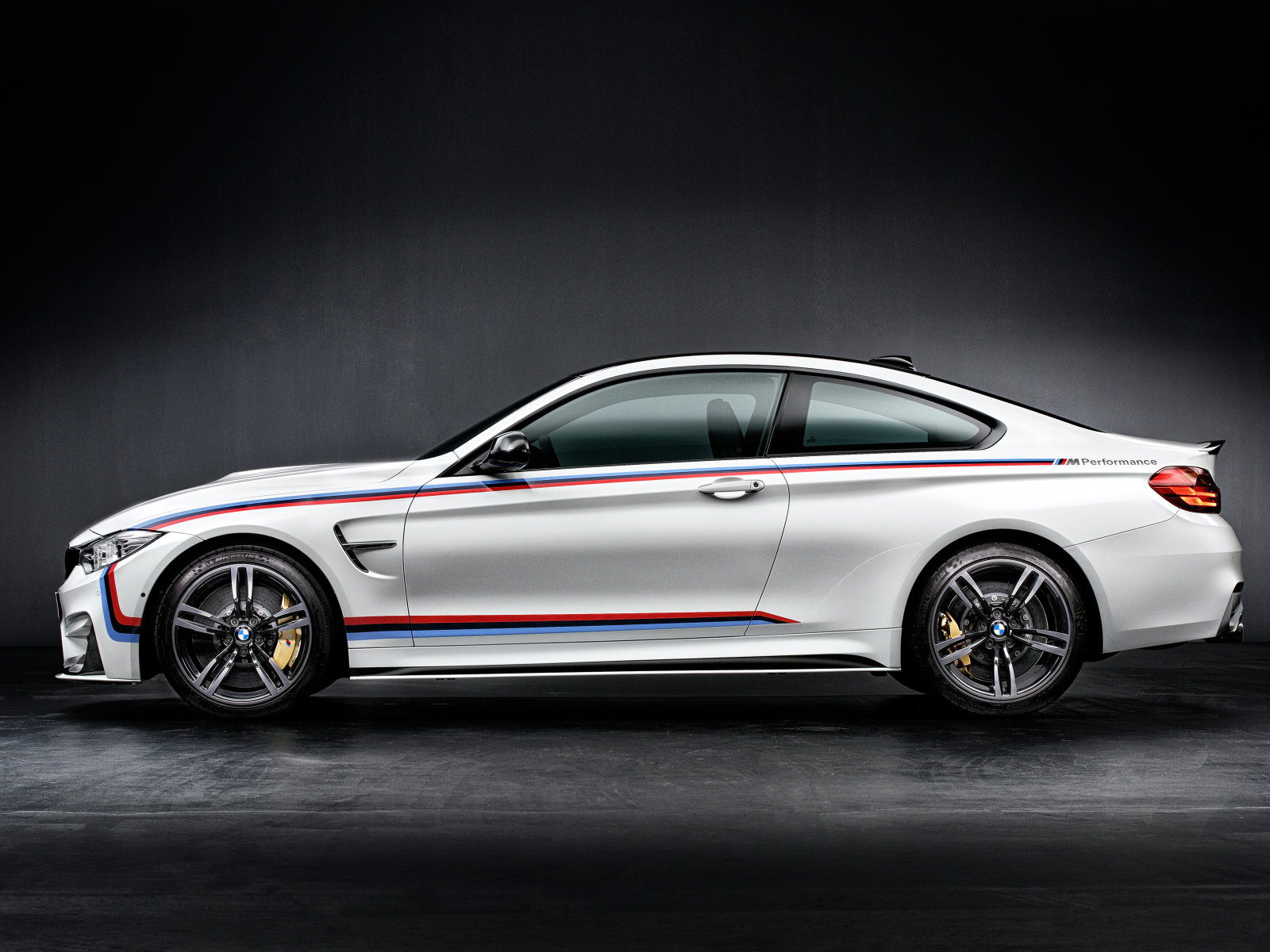 BMW M4 Coupe Performance - profil