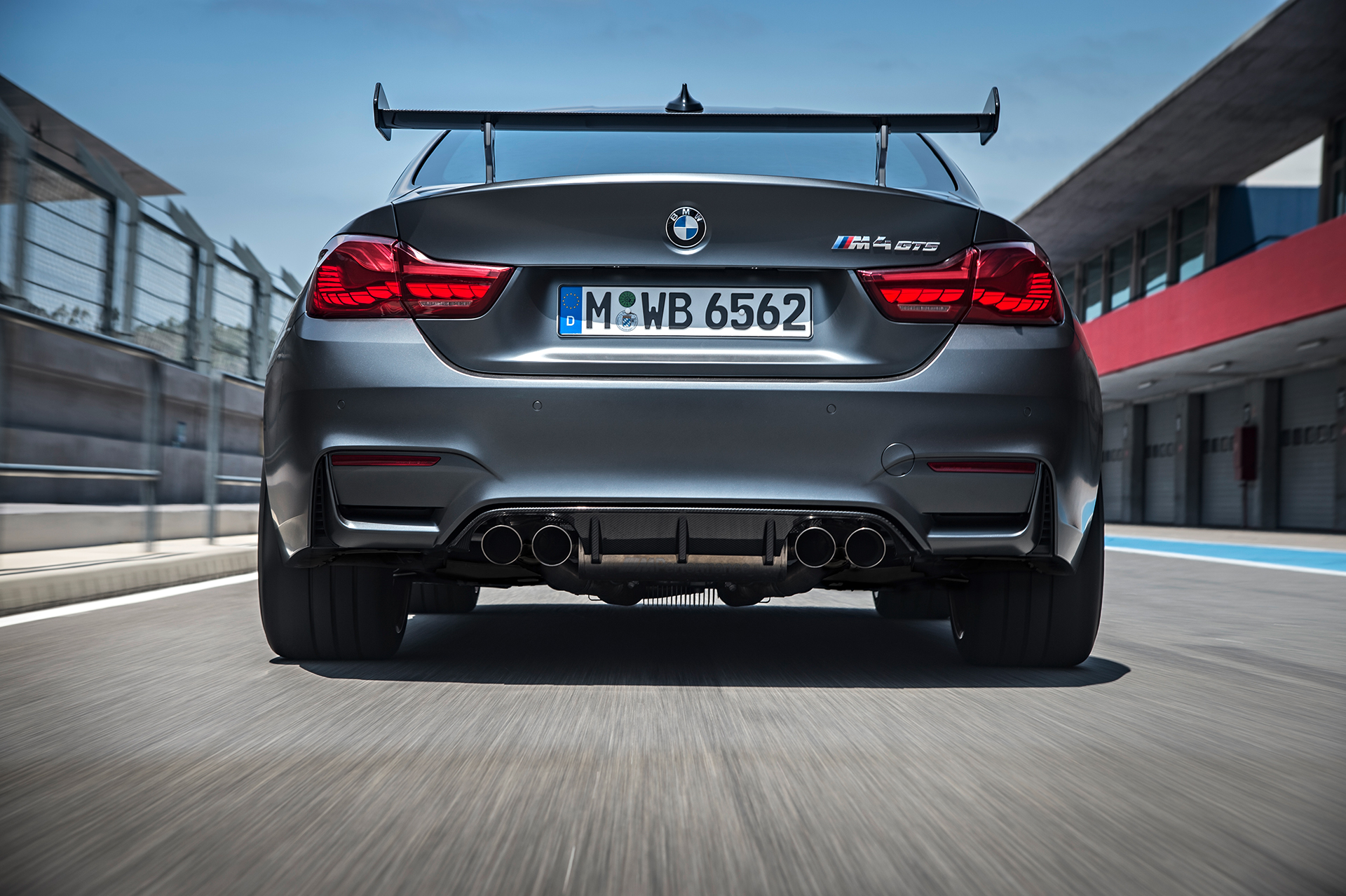BMW M4 GTS - arrière / rear - sur circuit / on track
