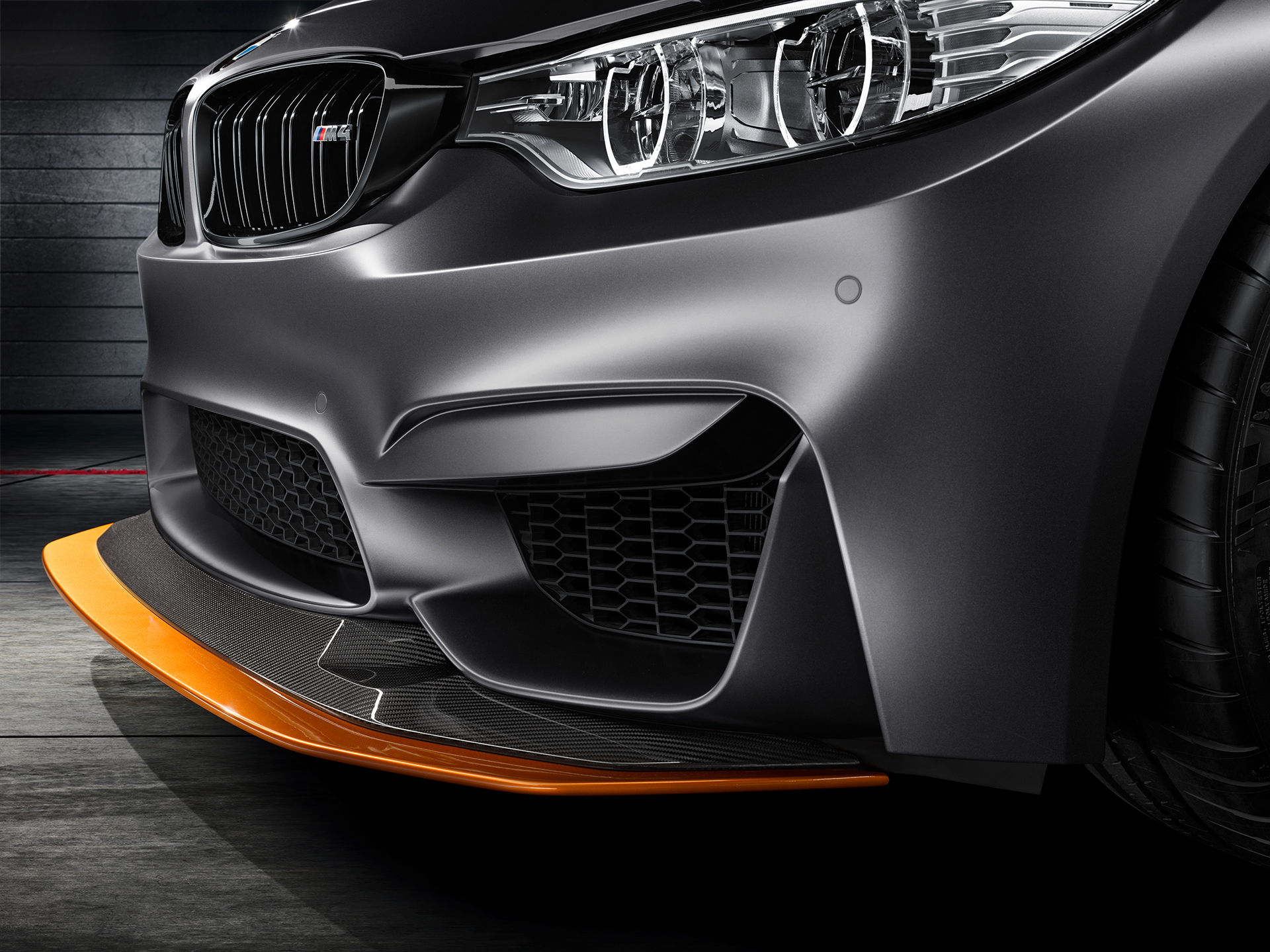 BMW M4 GTS - optique avant / front light