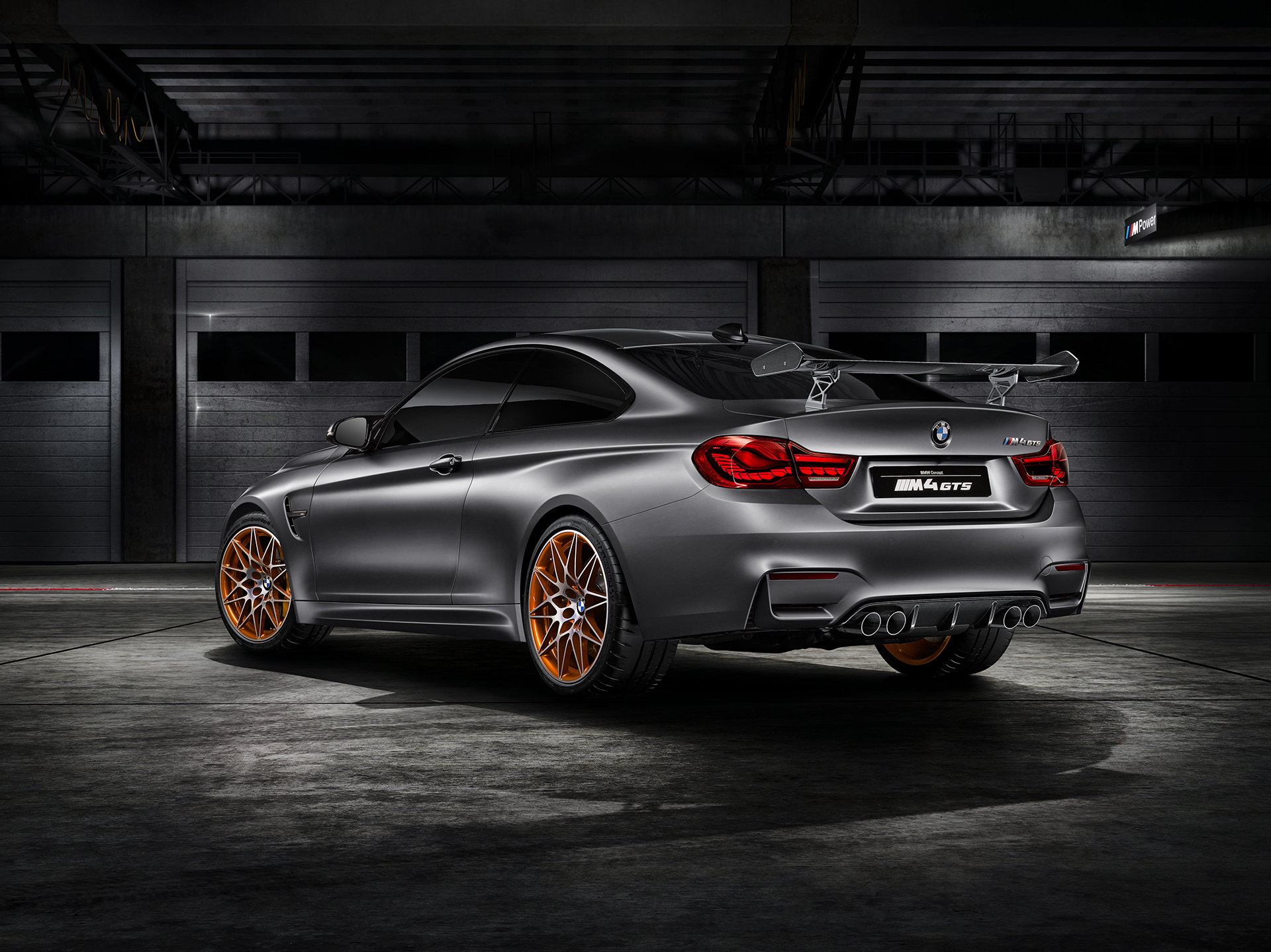 BMW M4 GTS - profil arrière / rear side-face