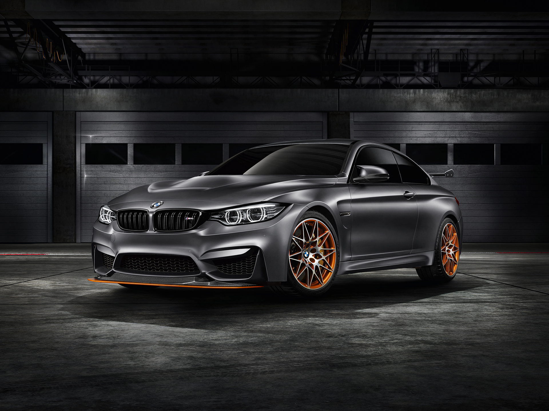 BMW M4 GTS - profil avant / front side-face