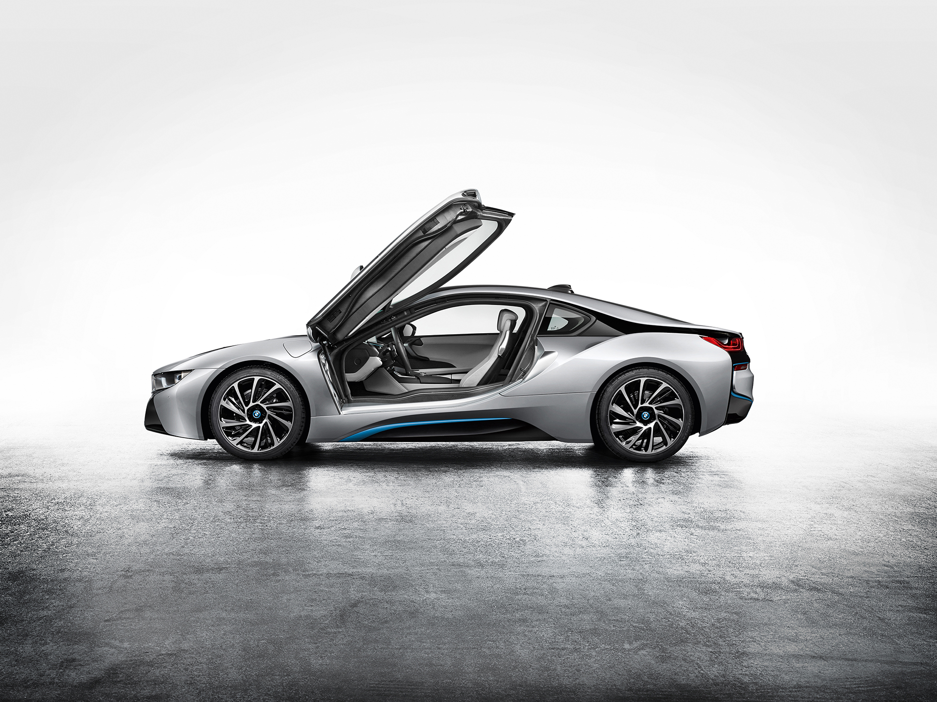 BMW i8 - opens doors / portes ouvertes