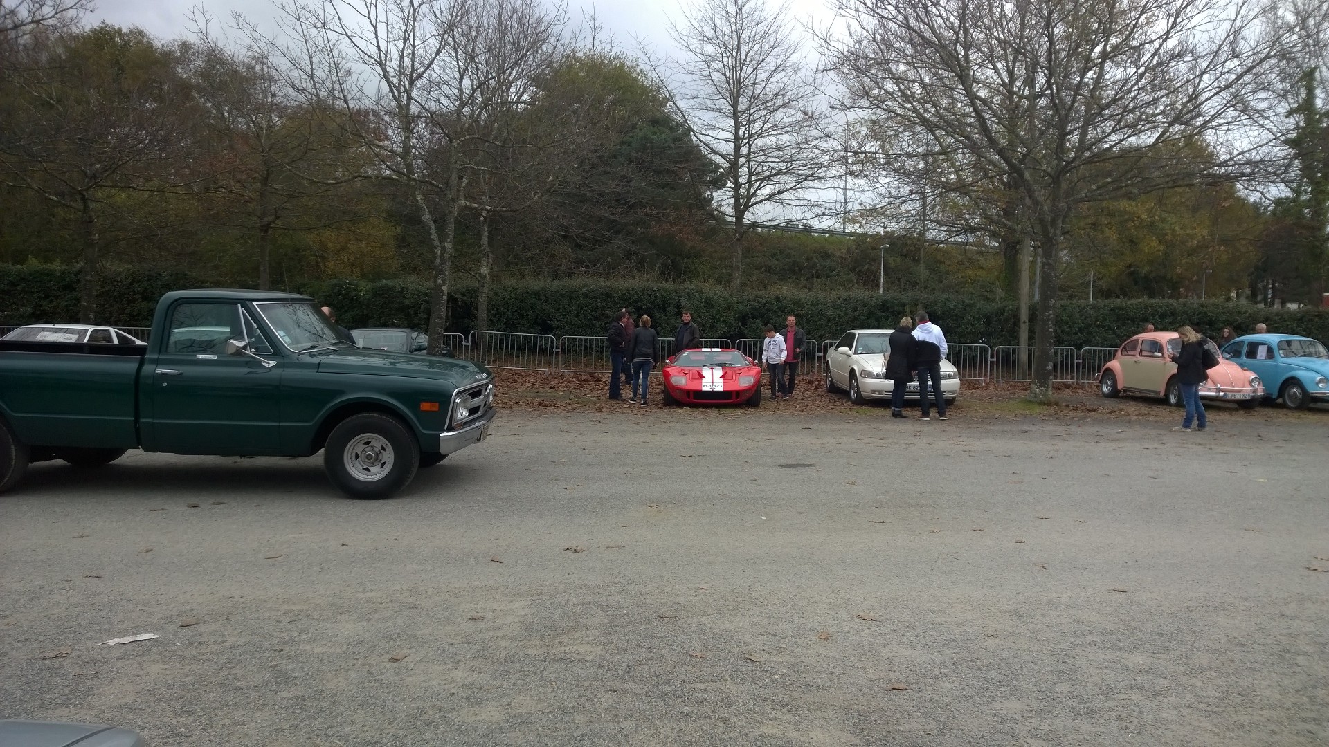 DM - photo - Ford GT40 - avant / front - (loin / far away) - Ouest Motors Festival 2015 Lorient