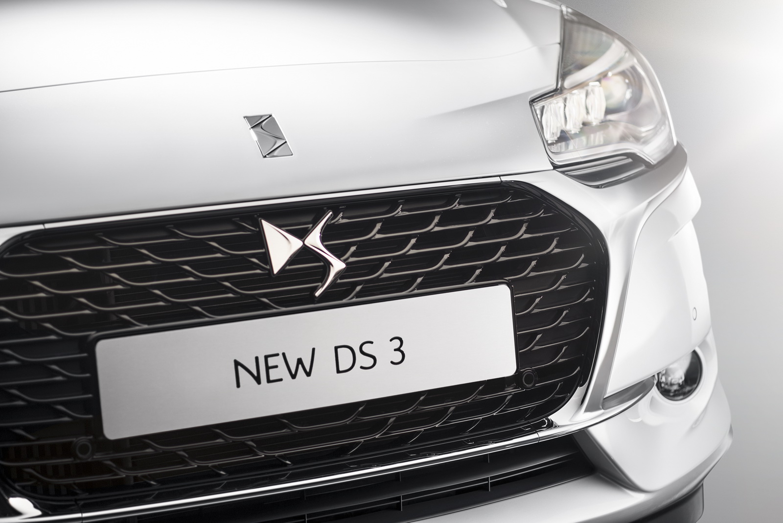 DS Automobiles - 2016 - Nouvelle DS 3 Cabrio - avant / front - zoom