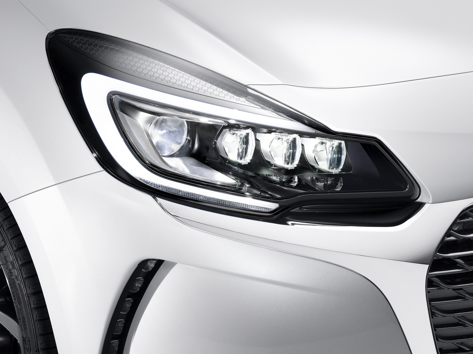 DS Automobiles - 2016 - Nouvelle DS 3 - optique avant / front light