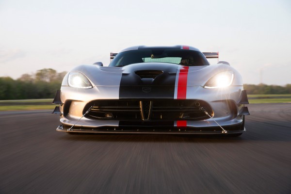 2016 Dodge Viper ACR - front / avant