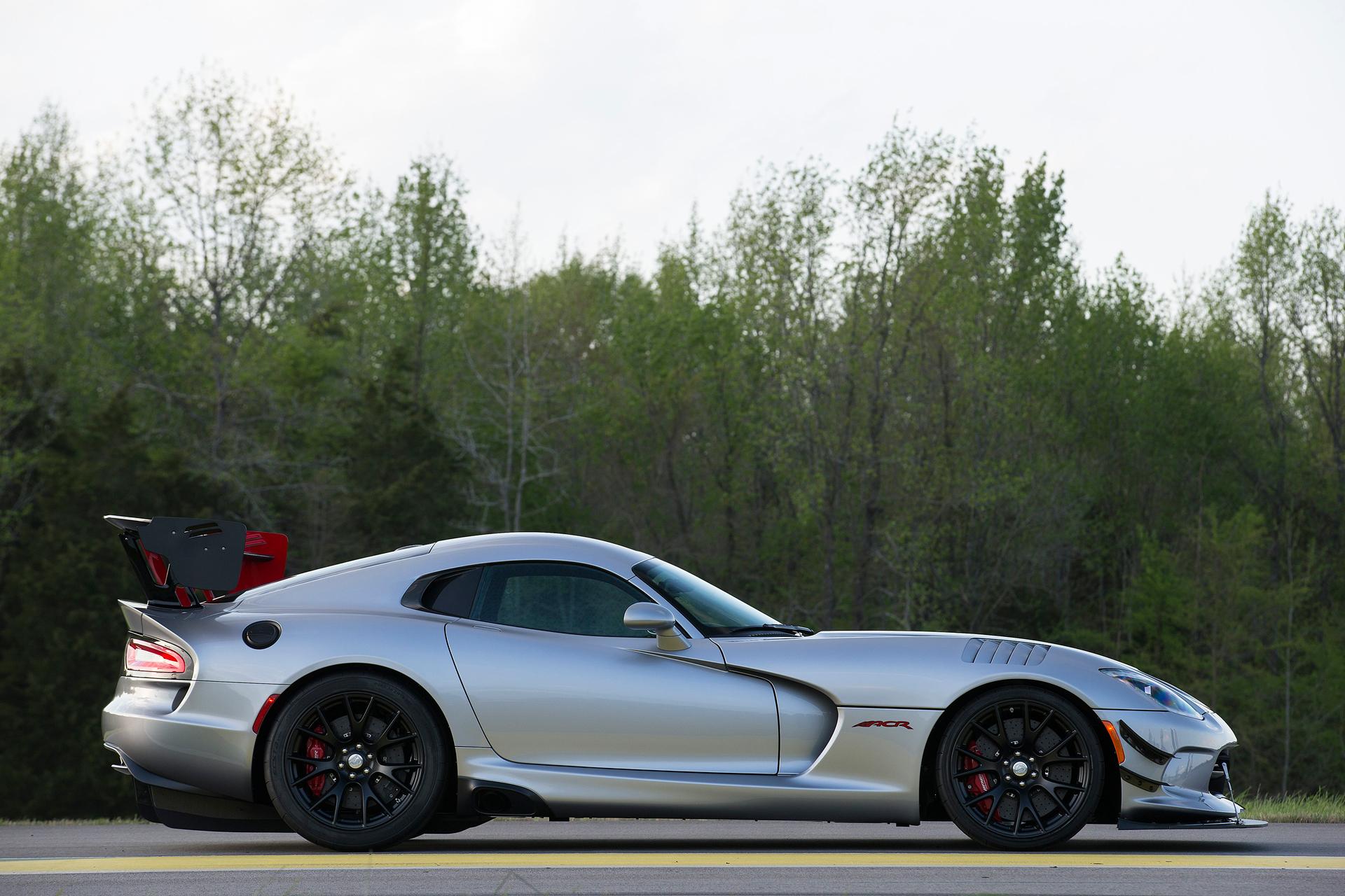 2016 Dodge Viper ACR - side face / profil