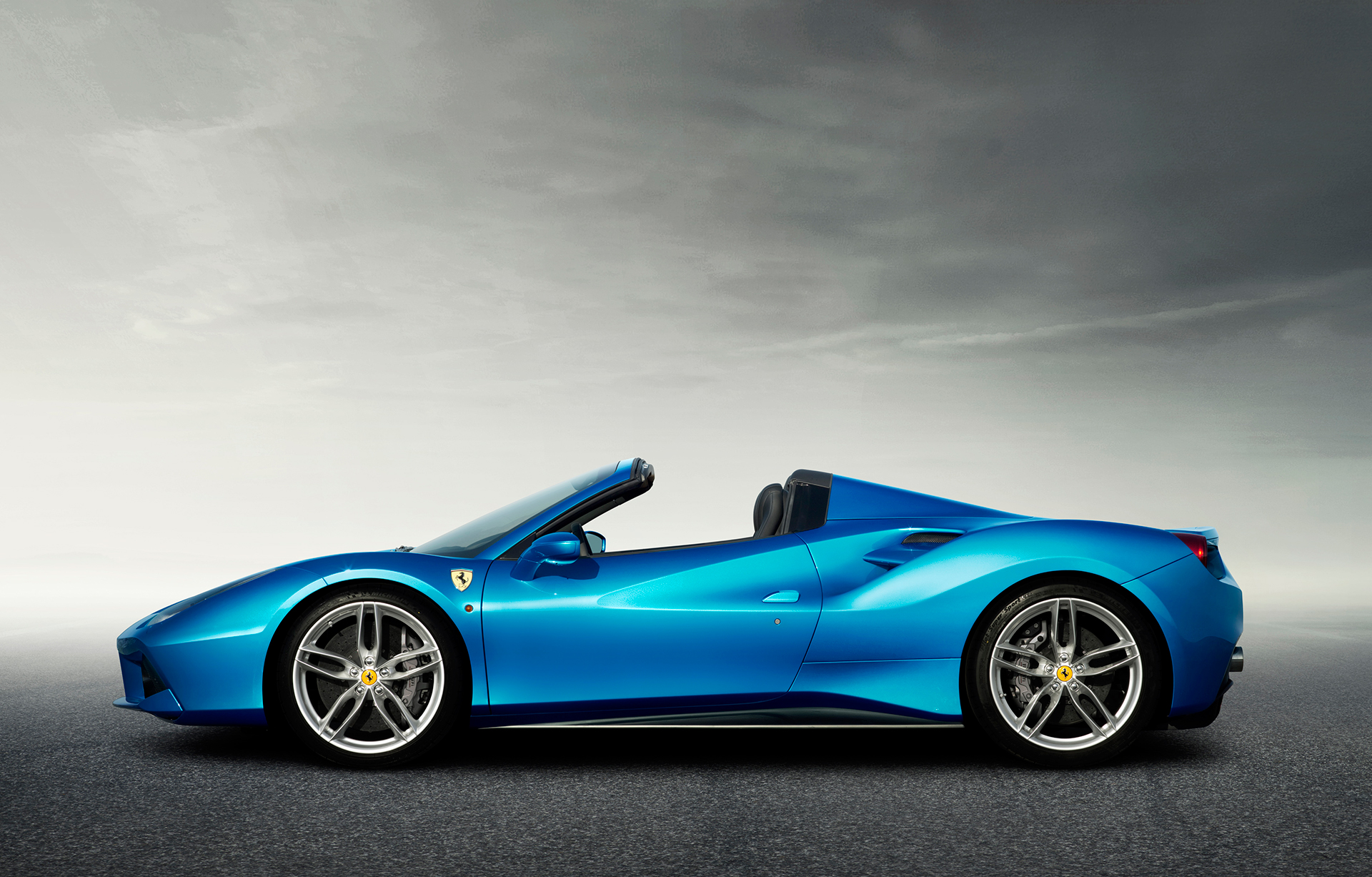 Ferrari 488 Spider - side-face / profil