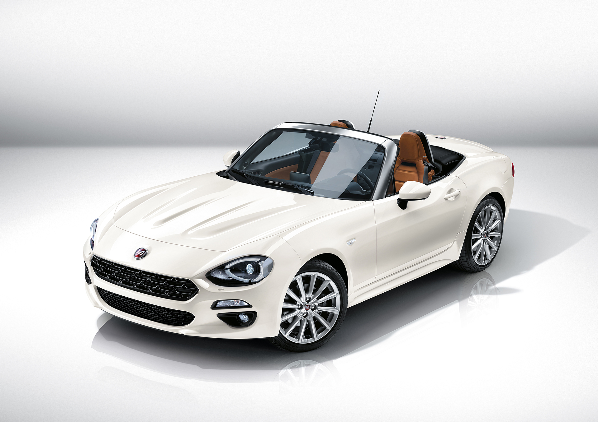 Fiat 124 Spider 2016 - profil avant / front side-face