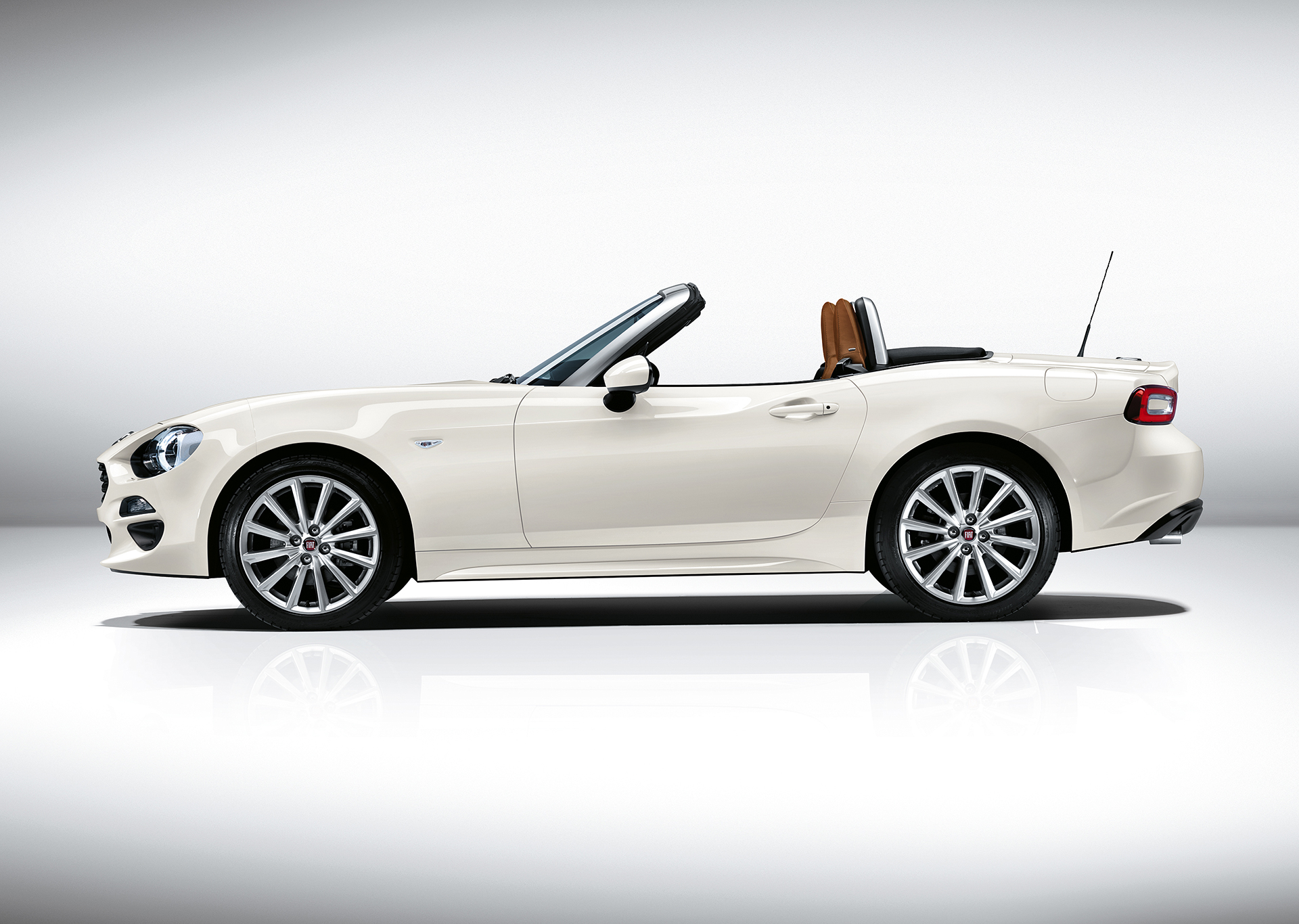 Fiat 124 Spider 2016 - profil / side-face