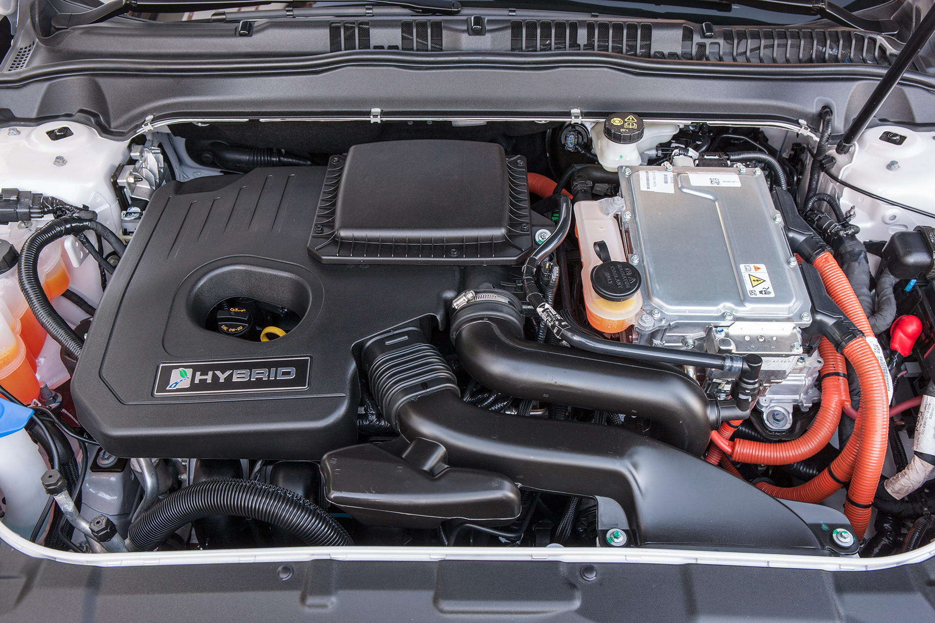 Ford Mondeo Hybrid 2015 - under the hood / sous le capot moteur