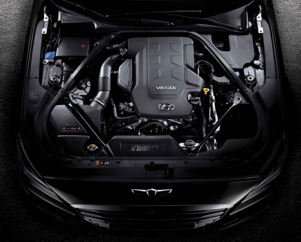 Genesis G90 - 2016 - under the hood / sous le capot