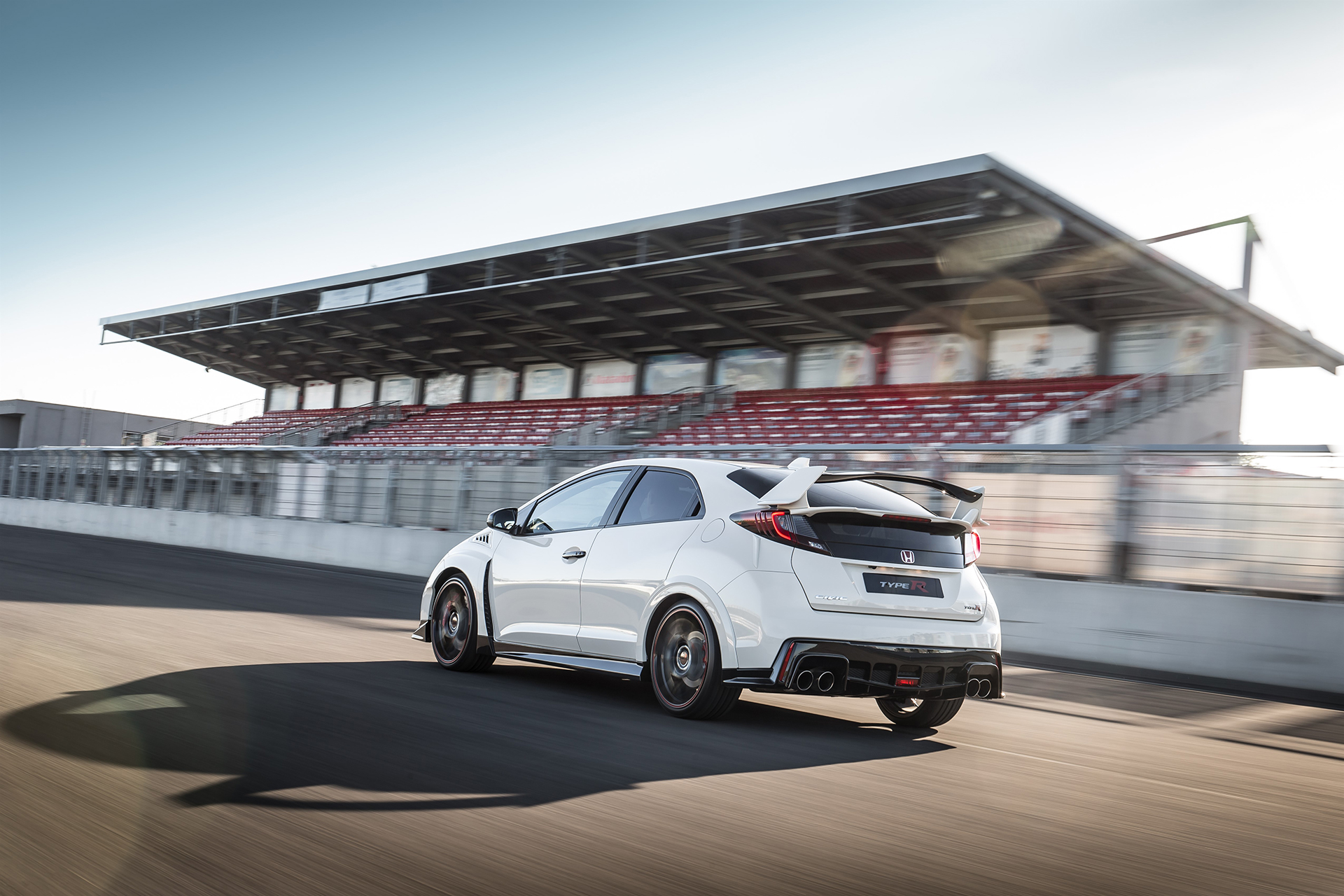 Honda Civic Type R - 2015 - rear side-face / profil arrière - track / circuit