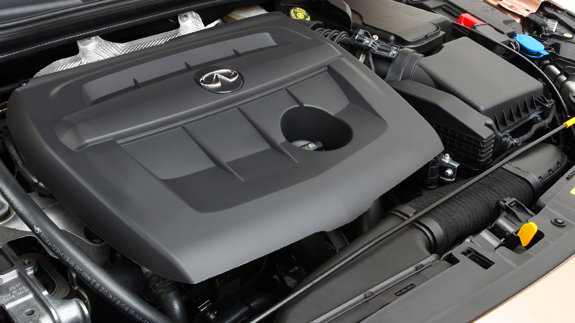 Infiniti Q30 - 2016 - 1.5d engine under the hood / capot moteur - diesel