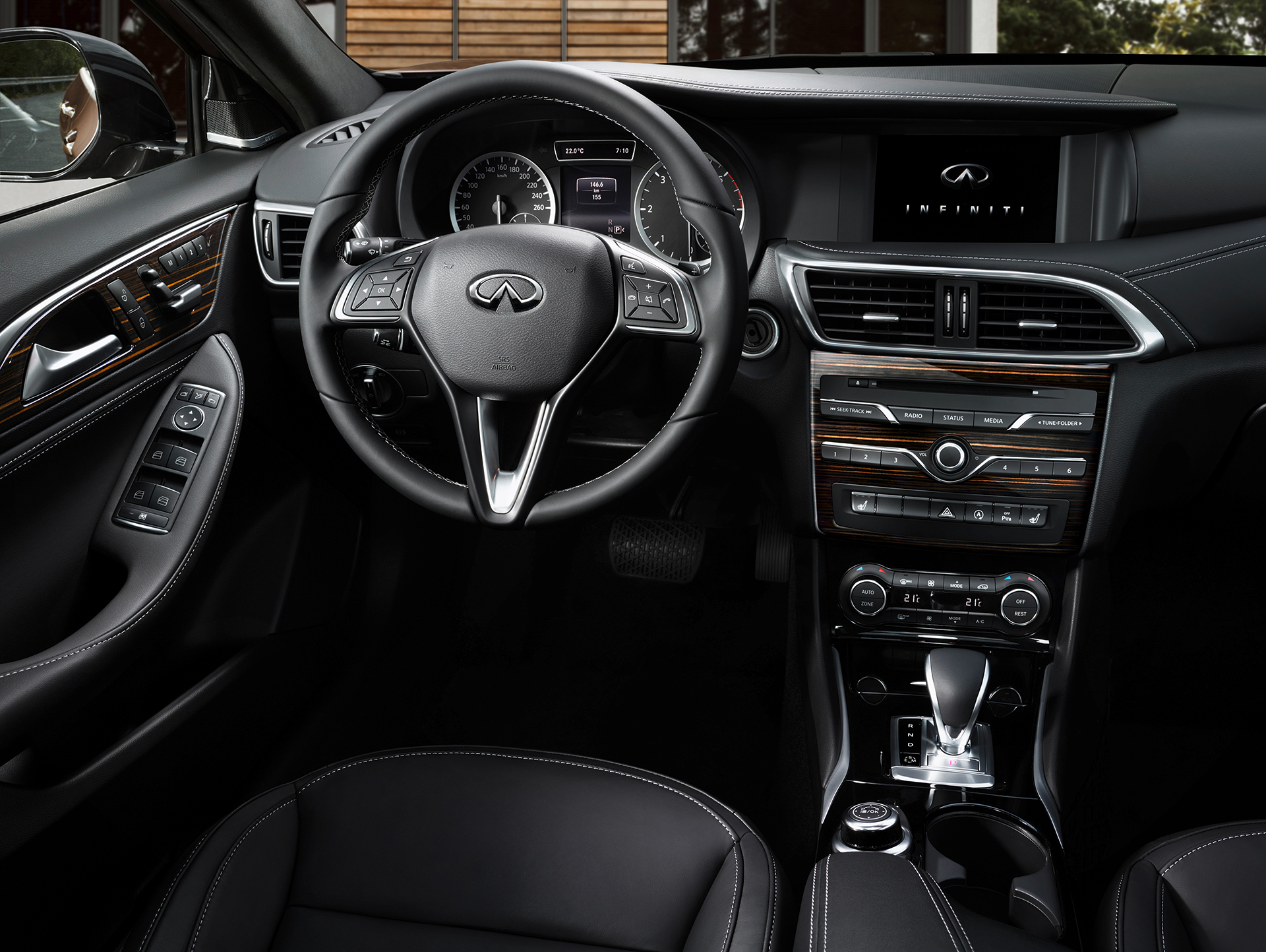 Infiniti Q30 - 2016 - interior / intérieur