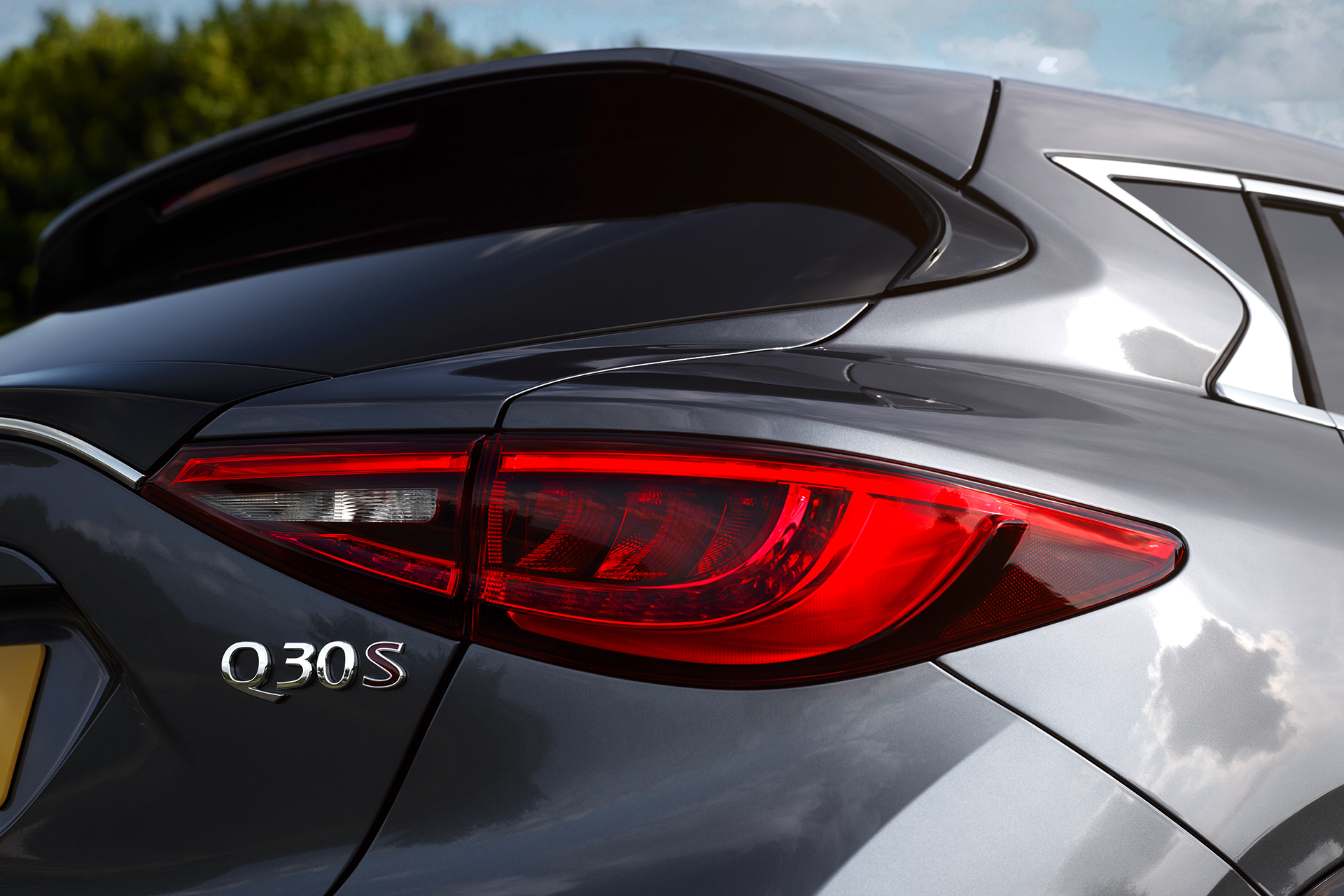 Infiniti Q30 - 2016 - rear light / optique arrière