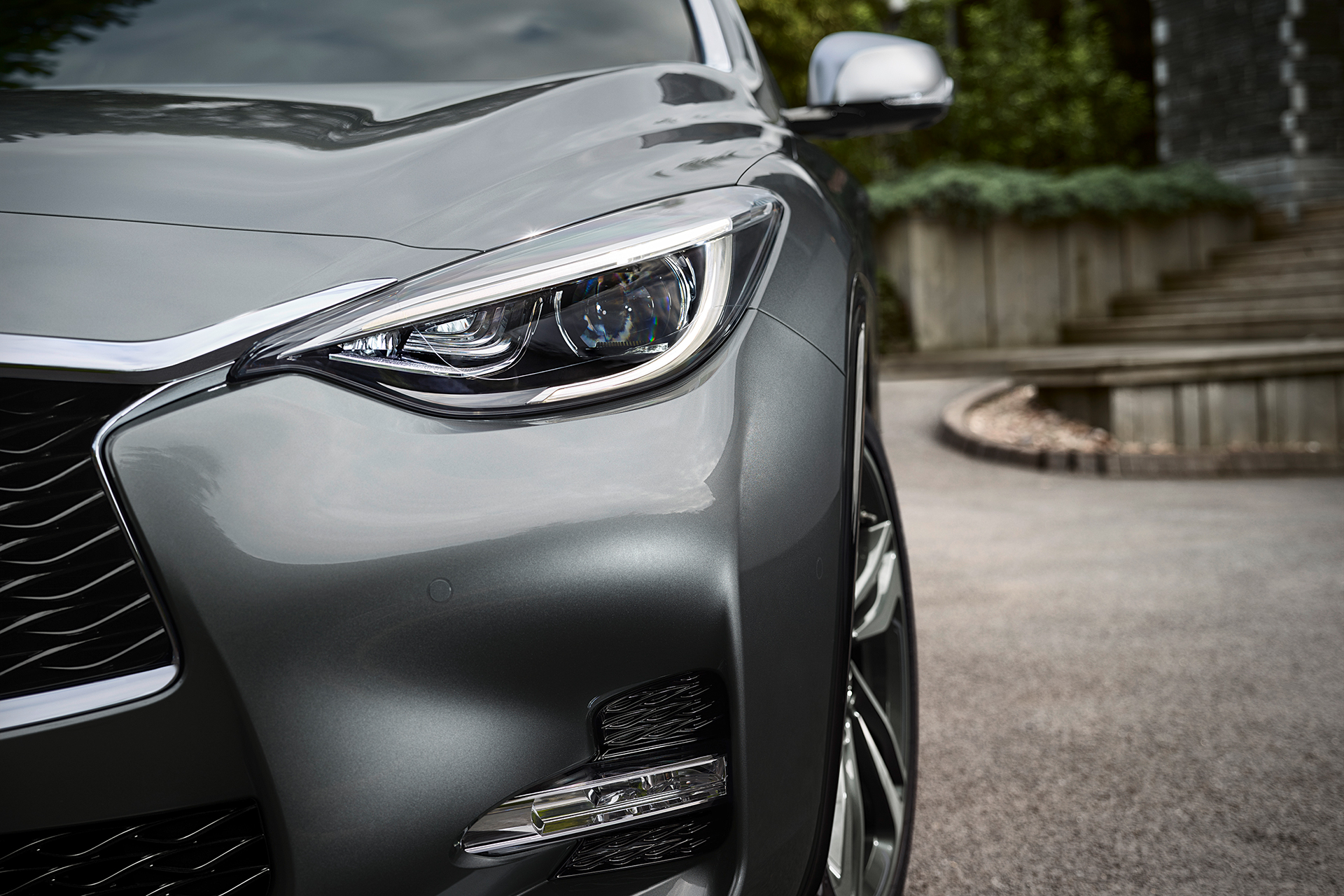 Infiniti Q30 - 2016 - front light / optique avant