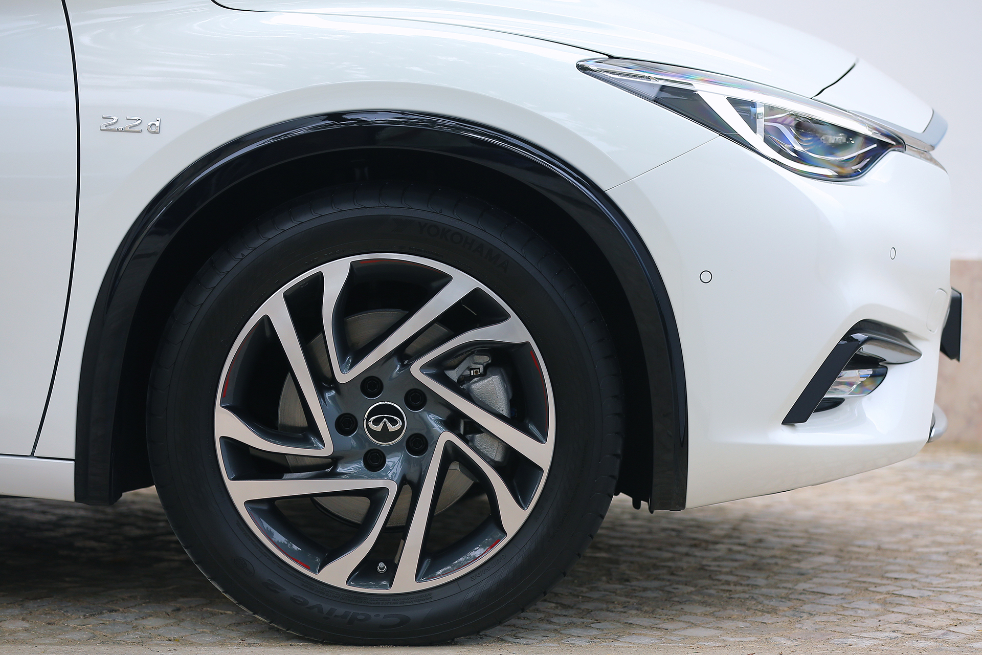 Infiniti Q30 Premium - 2016 - wheel / jante