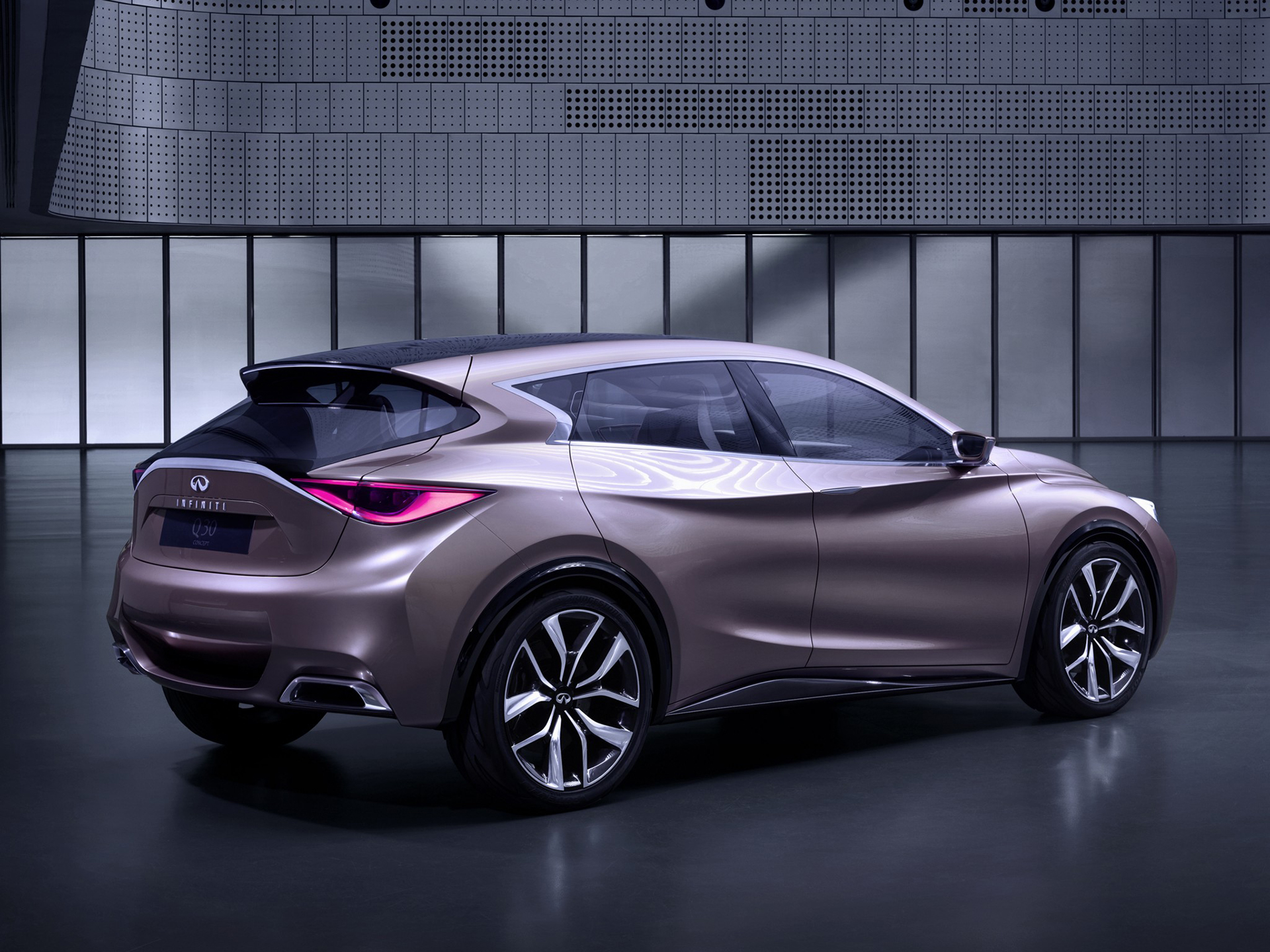 Infiniti Q30 Concept - 2013 - rear side-face / profil arrière