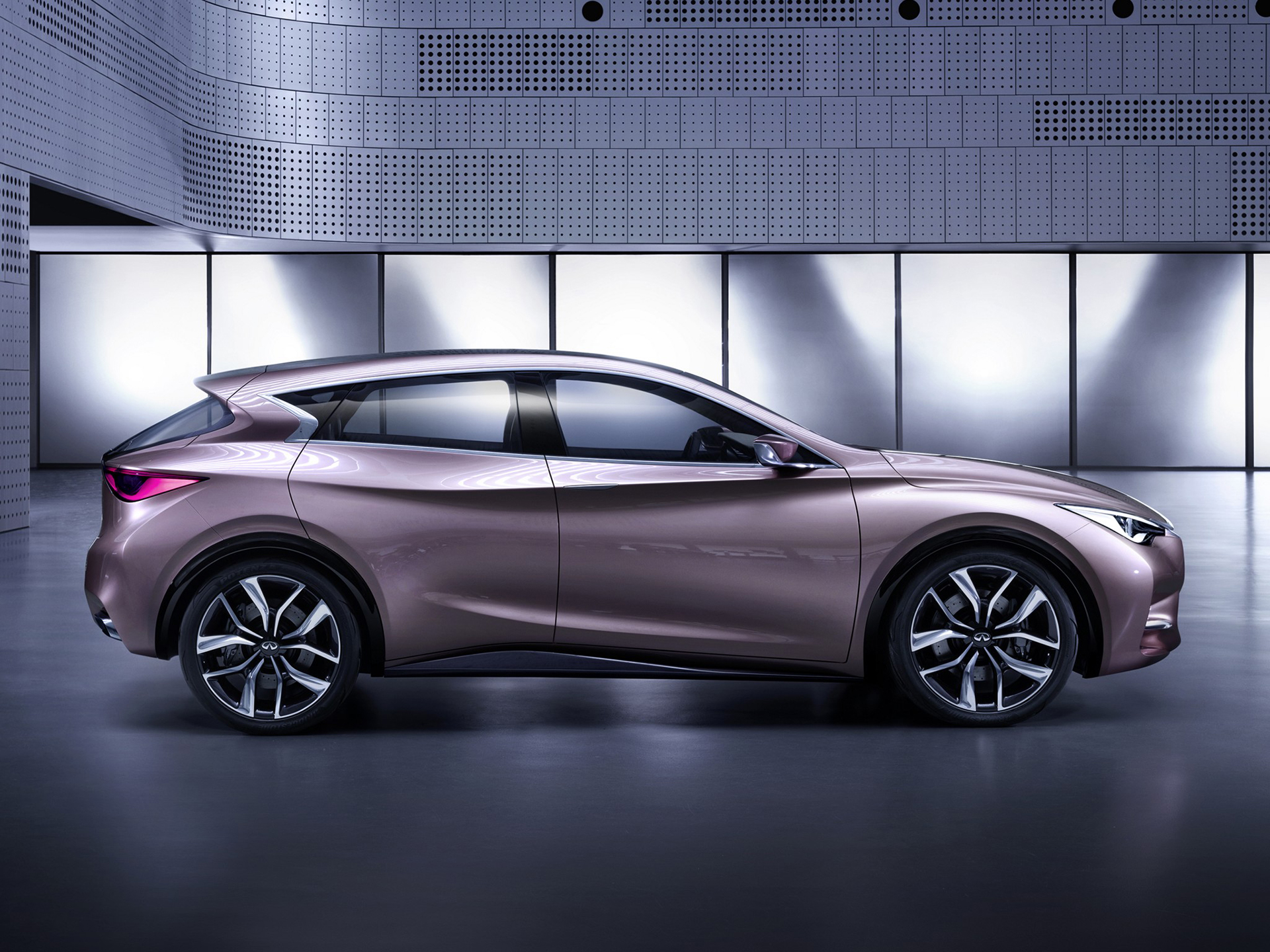 Infiniti Q30 Concept - 2013 - side-face / profil