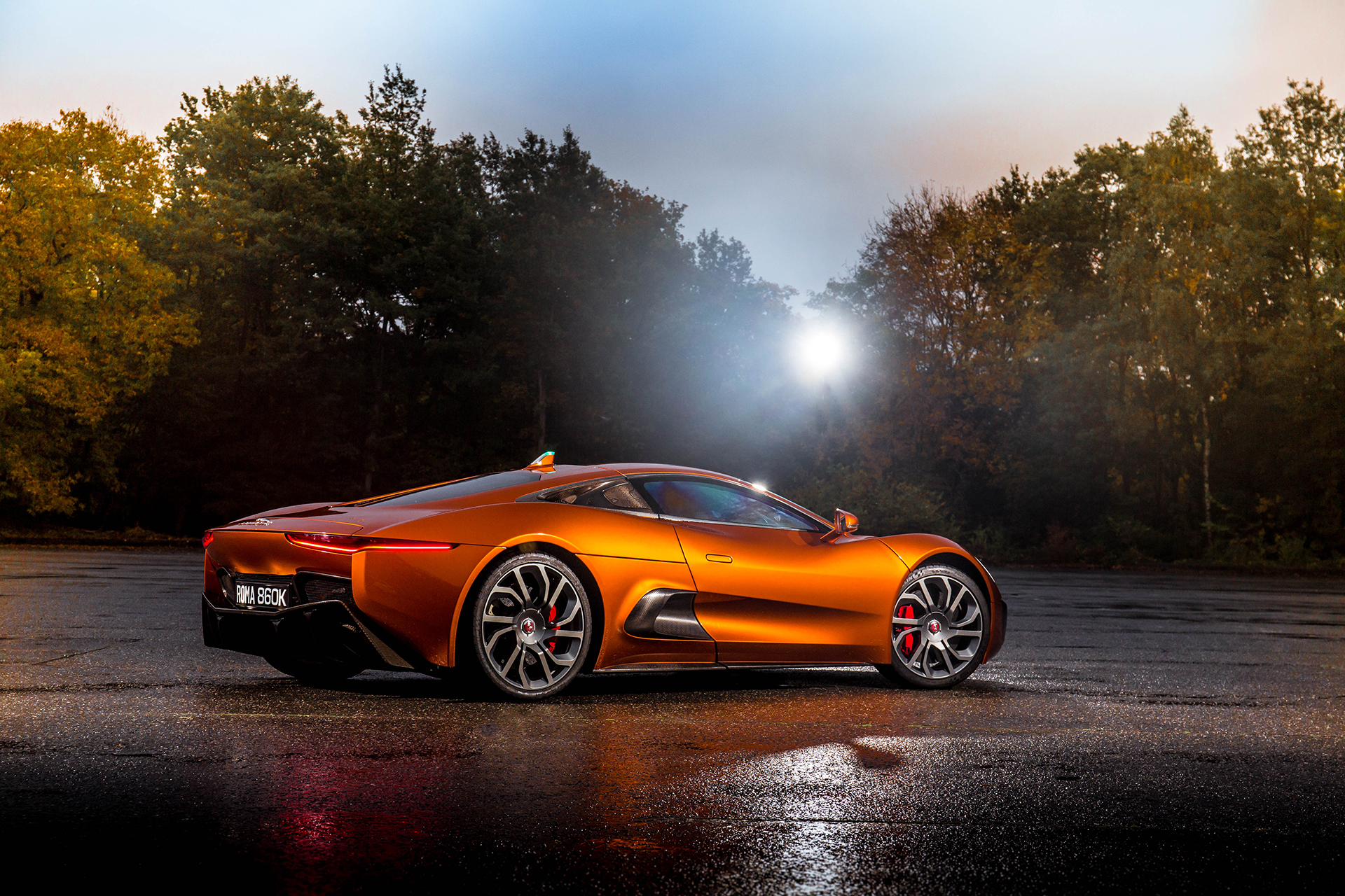 Jaguar C-X75 - Spectre - 2015 - profil arrière / rear side-face