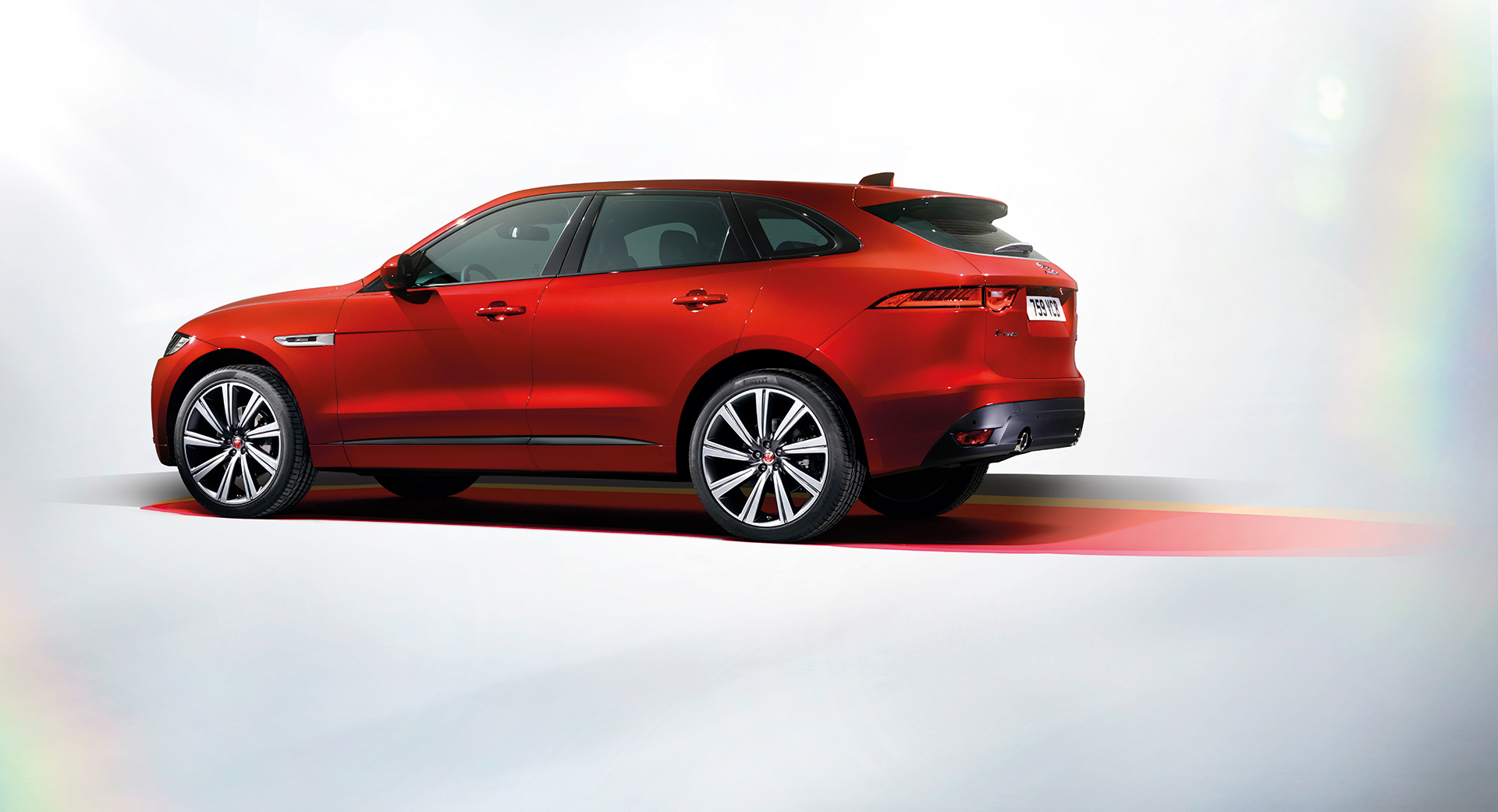 Jaguar F-PACE - side-face / profil