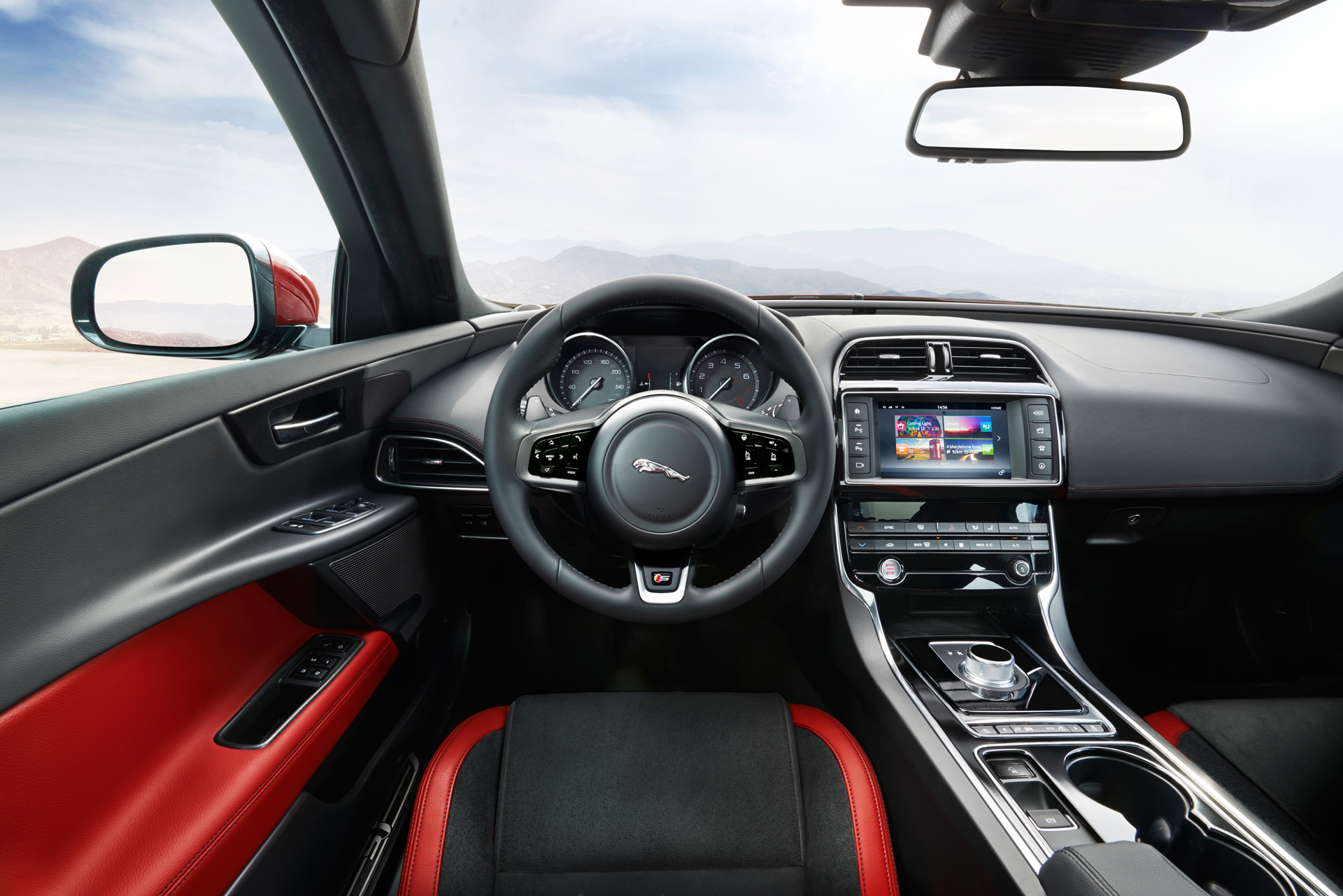 Jaguar XE - intérieur