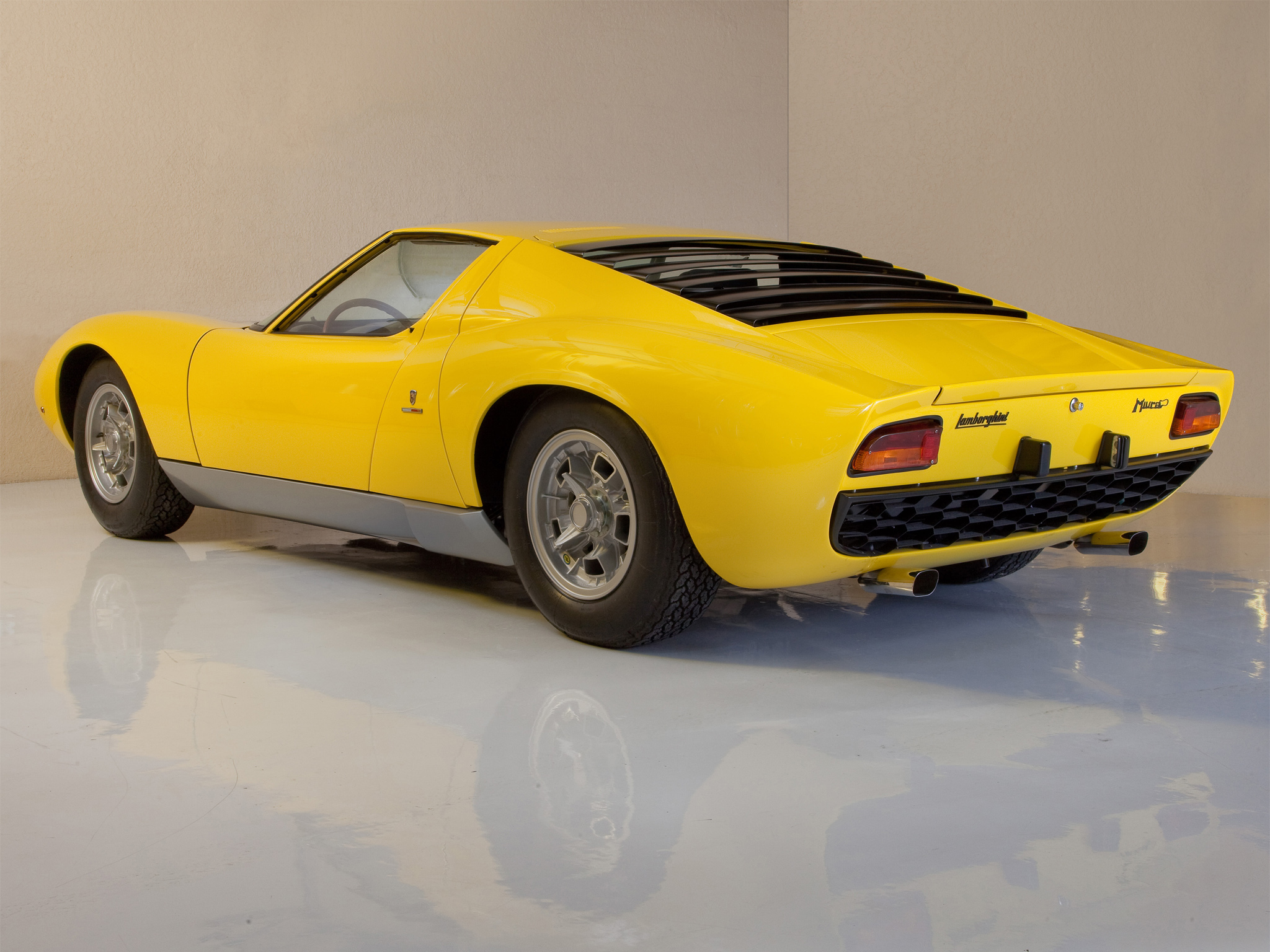 Lamborghini Miura - profil arrière / rear side-face