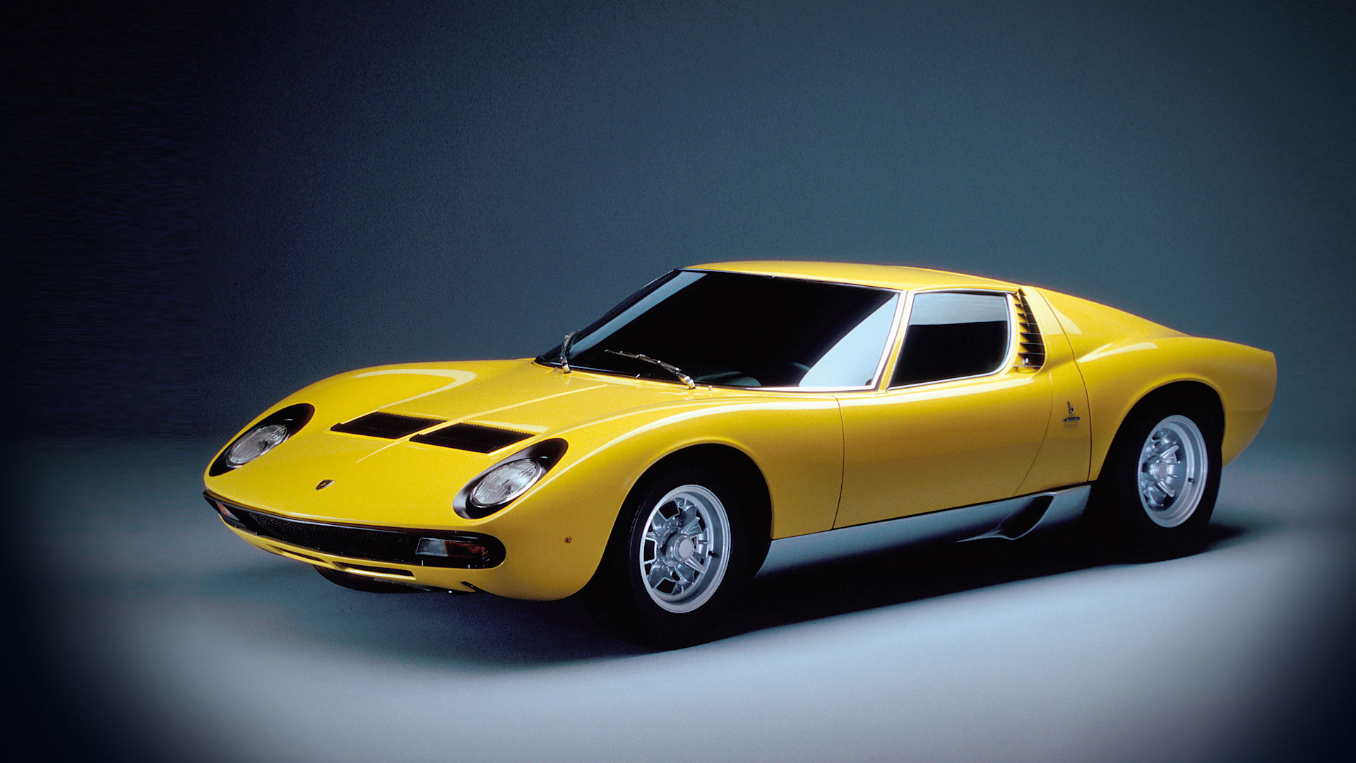 Lamborghini Miura - profil avant / front side-face