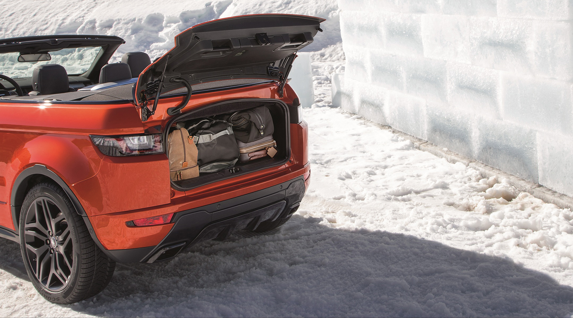 Land Rover Range Rover Evoque Convertible - rear compartment / coffre arrière - open / ouvert