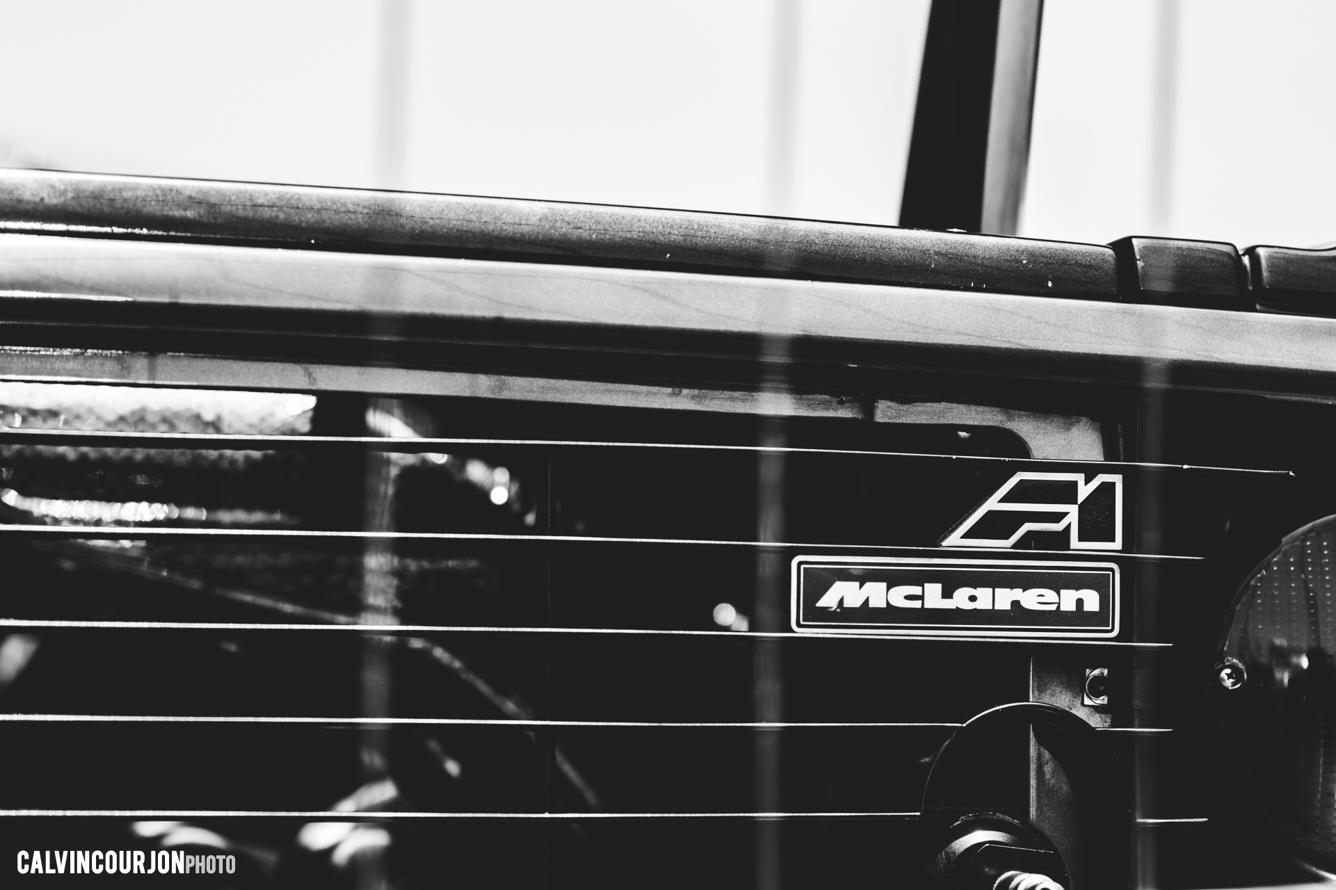 McLaren F1 road-car (1994) logo - 2015 - photo Calvin Courjon