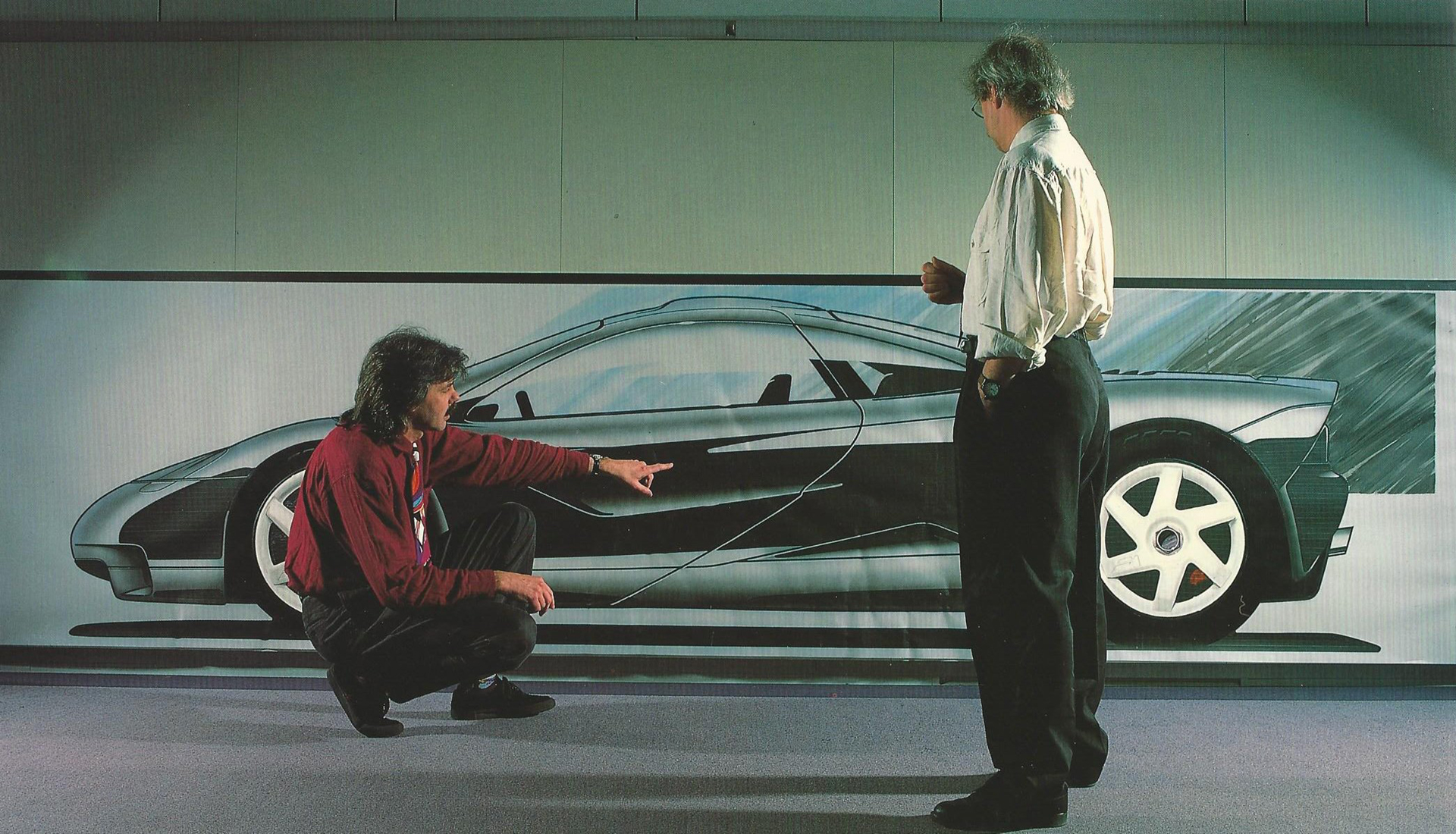 Gordon Murray explains to Peter Stevens the F1’s Dihedral Door access to its one-plus-two seating.