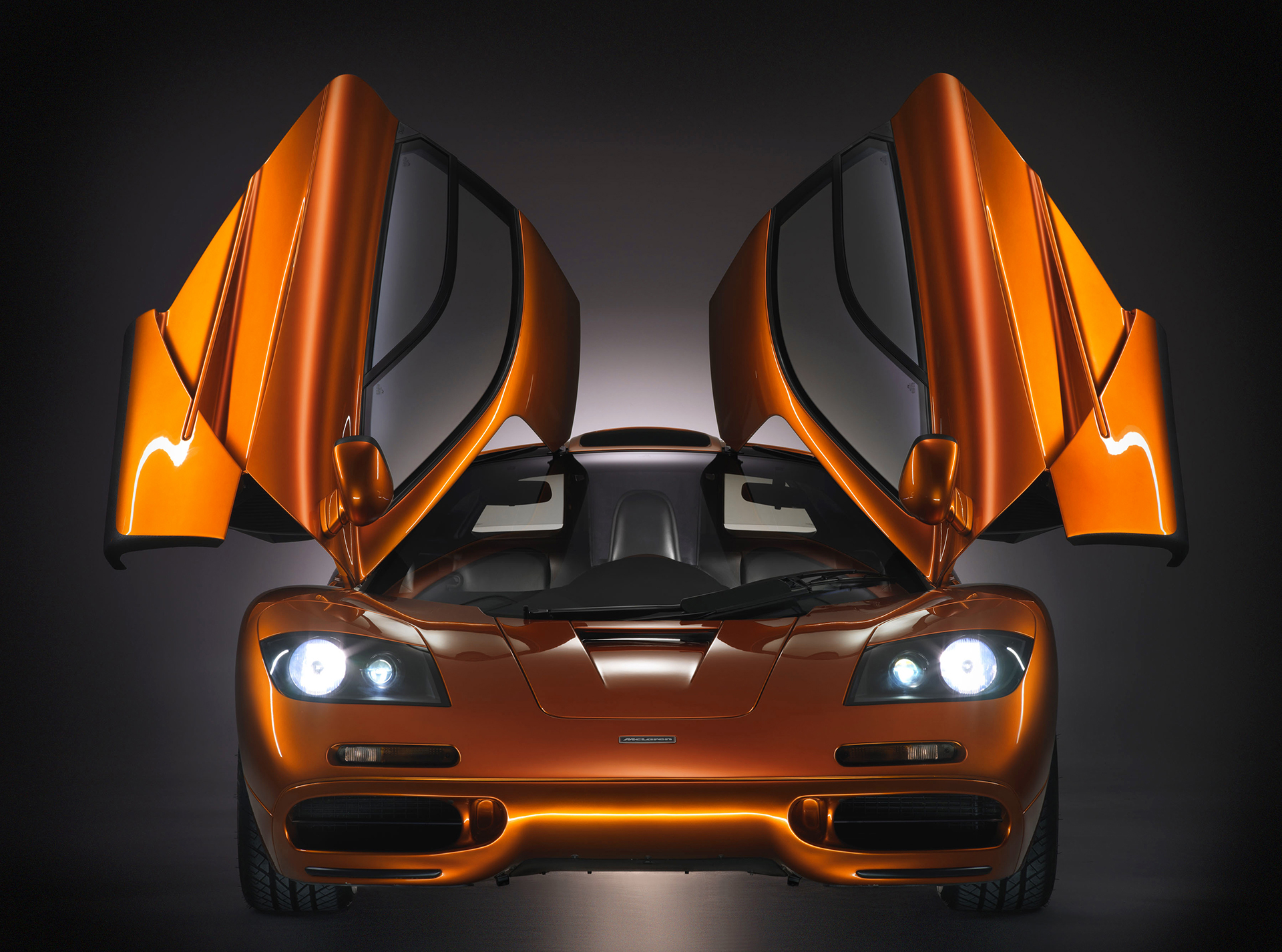 McLaren F1 - front-face / face-avant - open doors / portes ouvertes