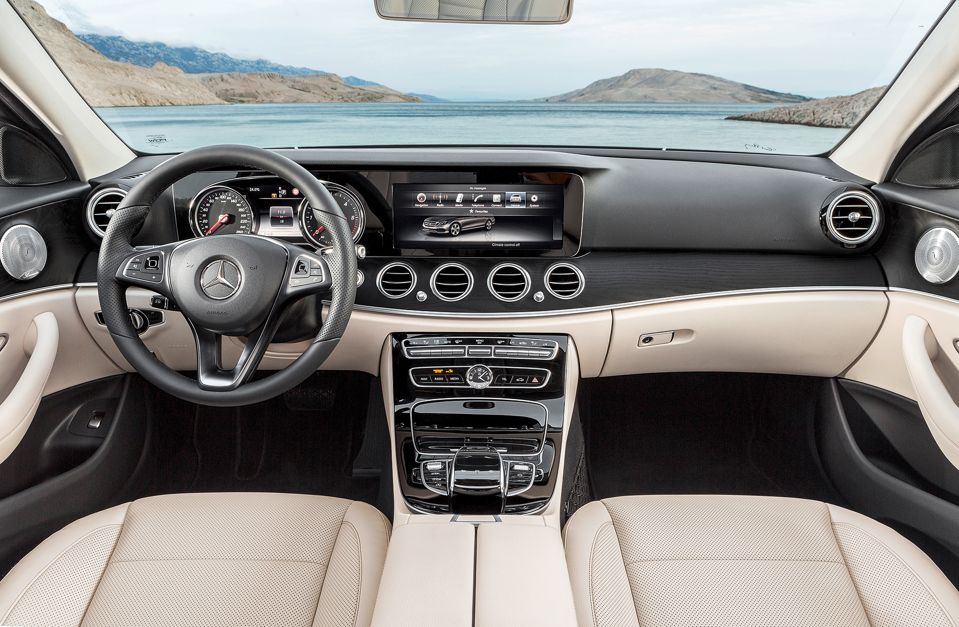 Mercedes-Benz E Class - 2016 - interior / intérieur