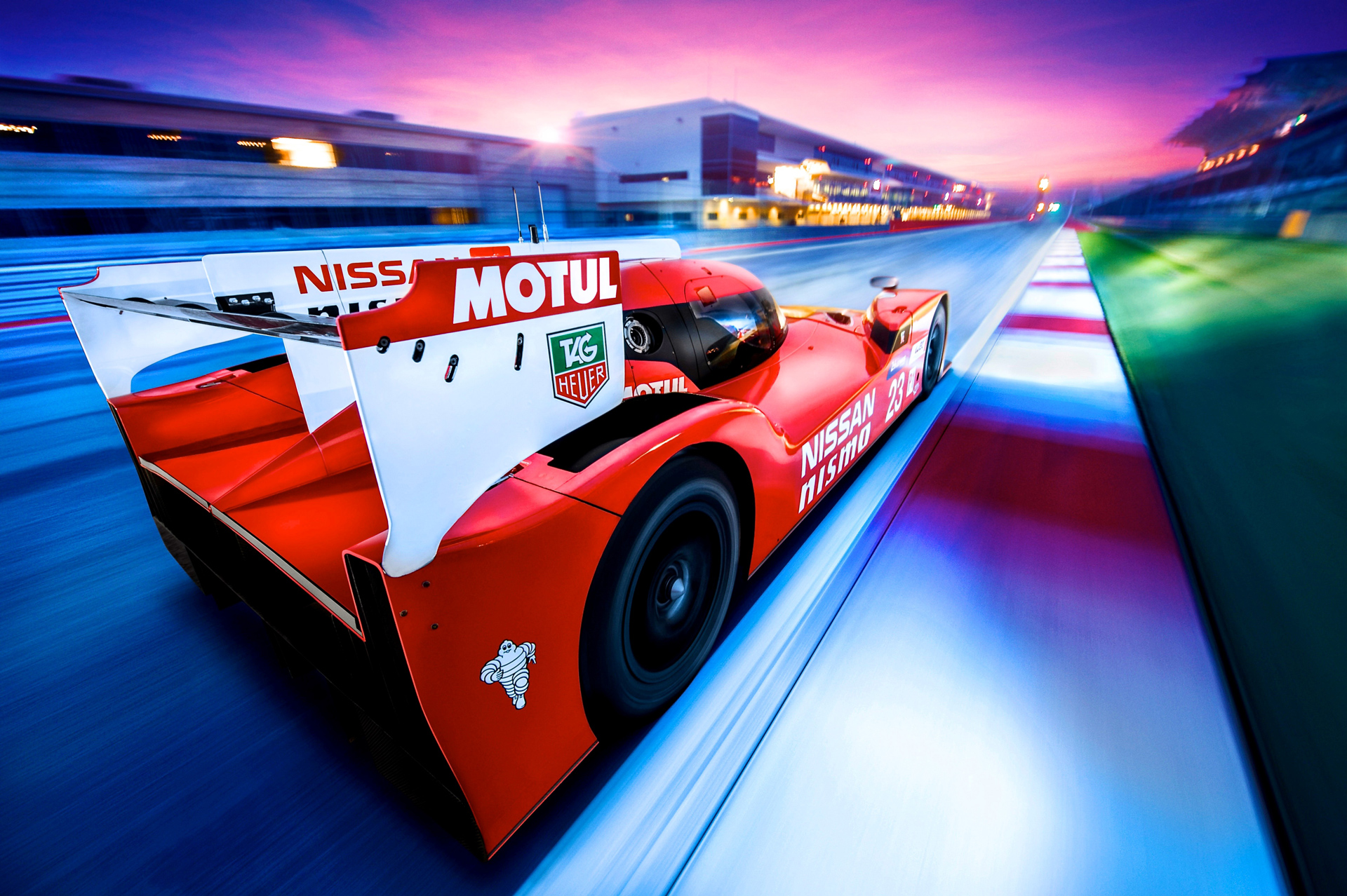 Nissan GT-R LM NISMO - sur circuit - profil arrière