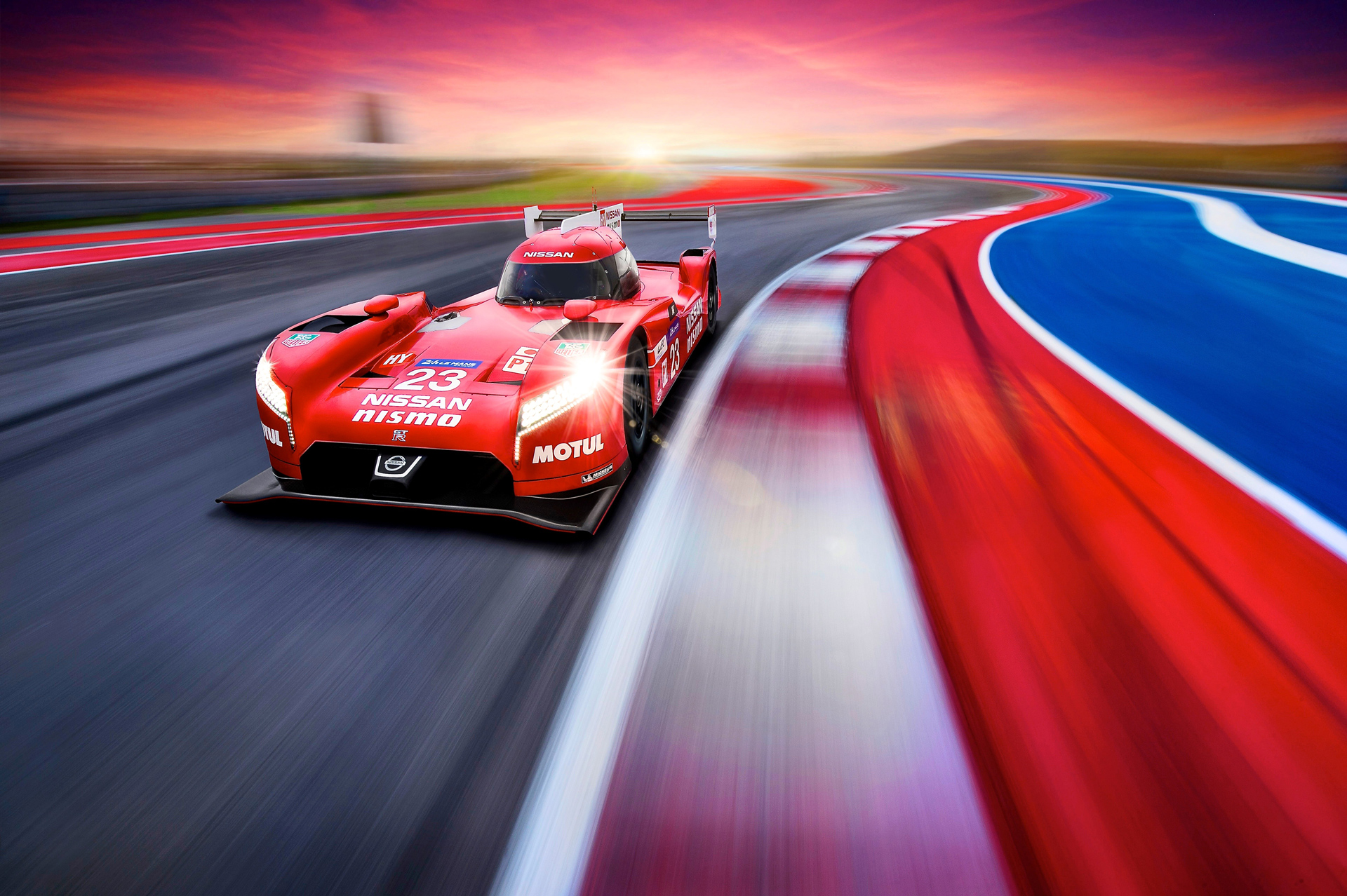 Nissan GT-R LM NISMO - sur circuit - face avant