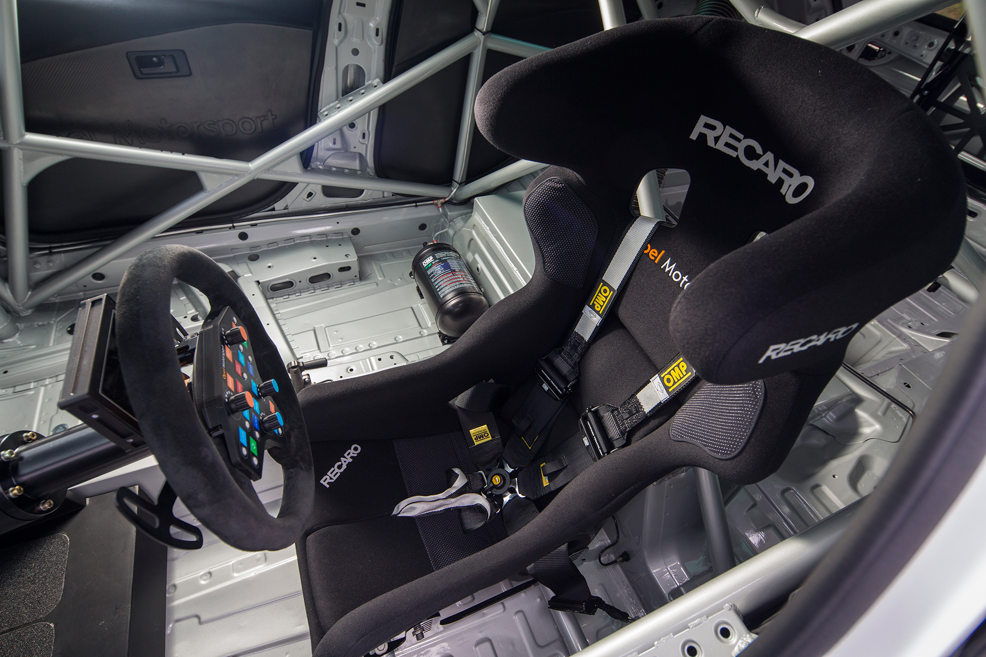 Opel Astra TCR - 2015 - intérieur / interior - Image - GM Company.