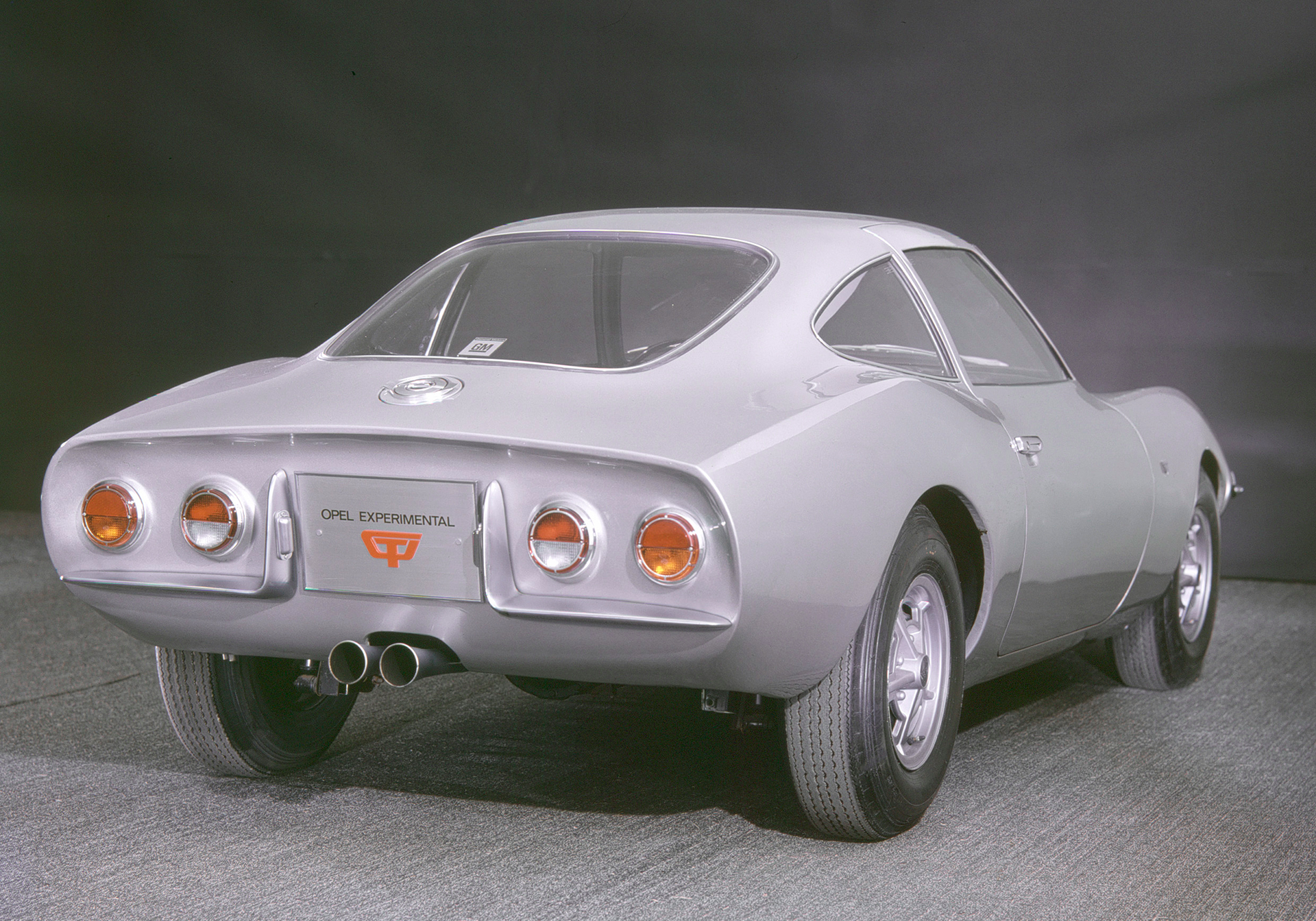 Opel Experimental GT - 1965 - arrière / rear - Image - GM Company.