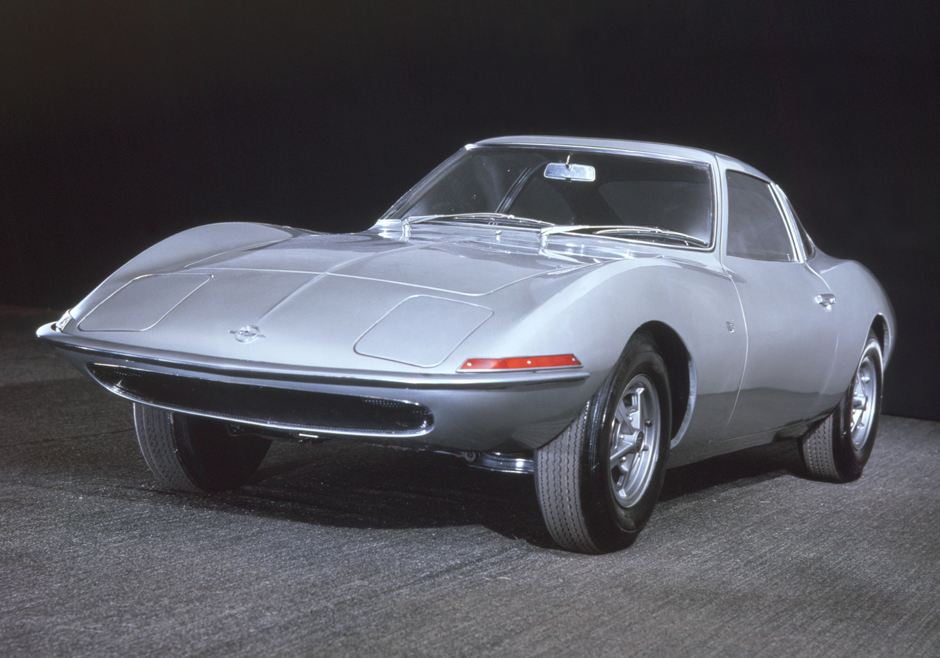 Opel Experimental GT - 1965 - avant / front - Image - GM Company.