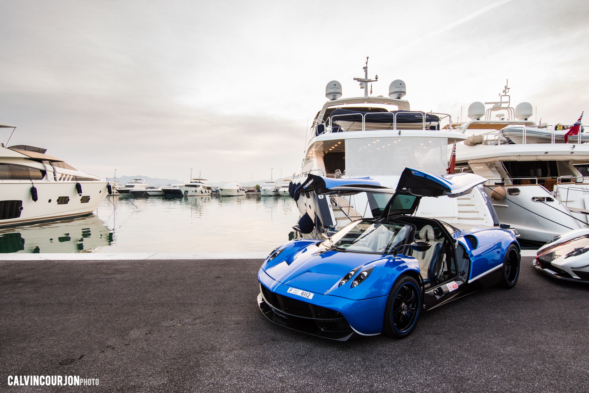 Pagani Huayra - au port, pose portes ouvertes - panorama - Cote dAzur - 2015 - Calvin Courjon