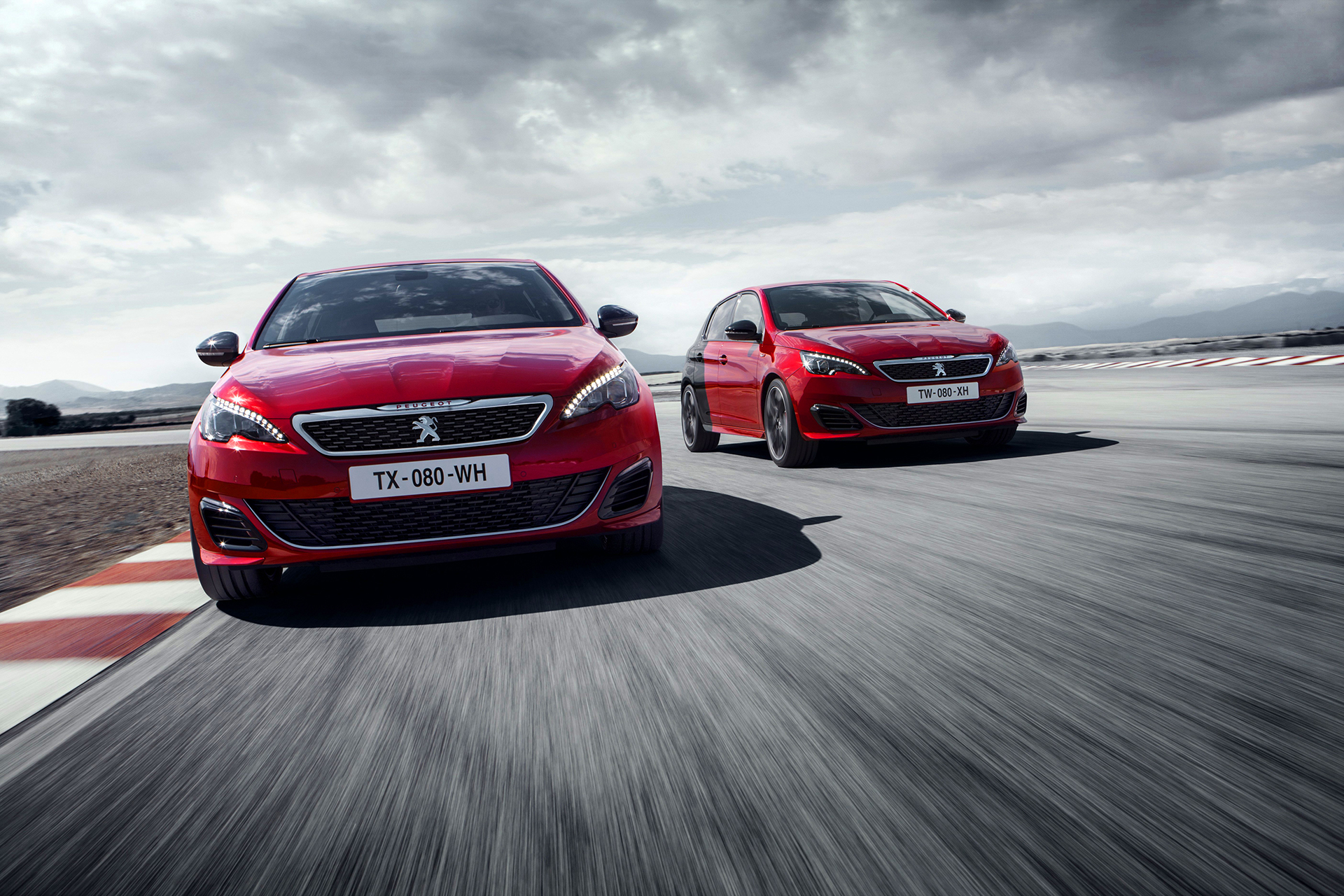 Peugeot 308 GTi - 2015 - avant / front - sur circuit / on track