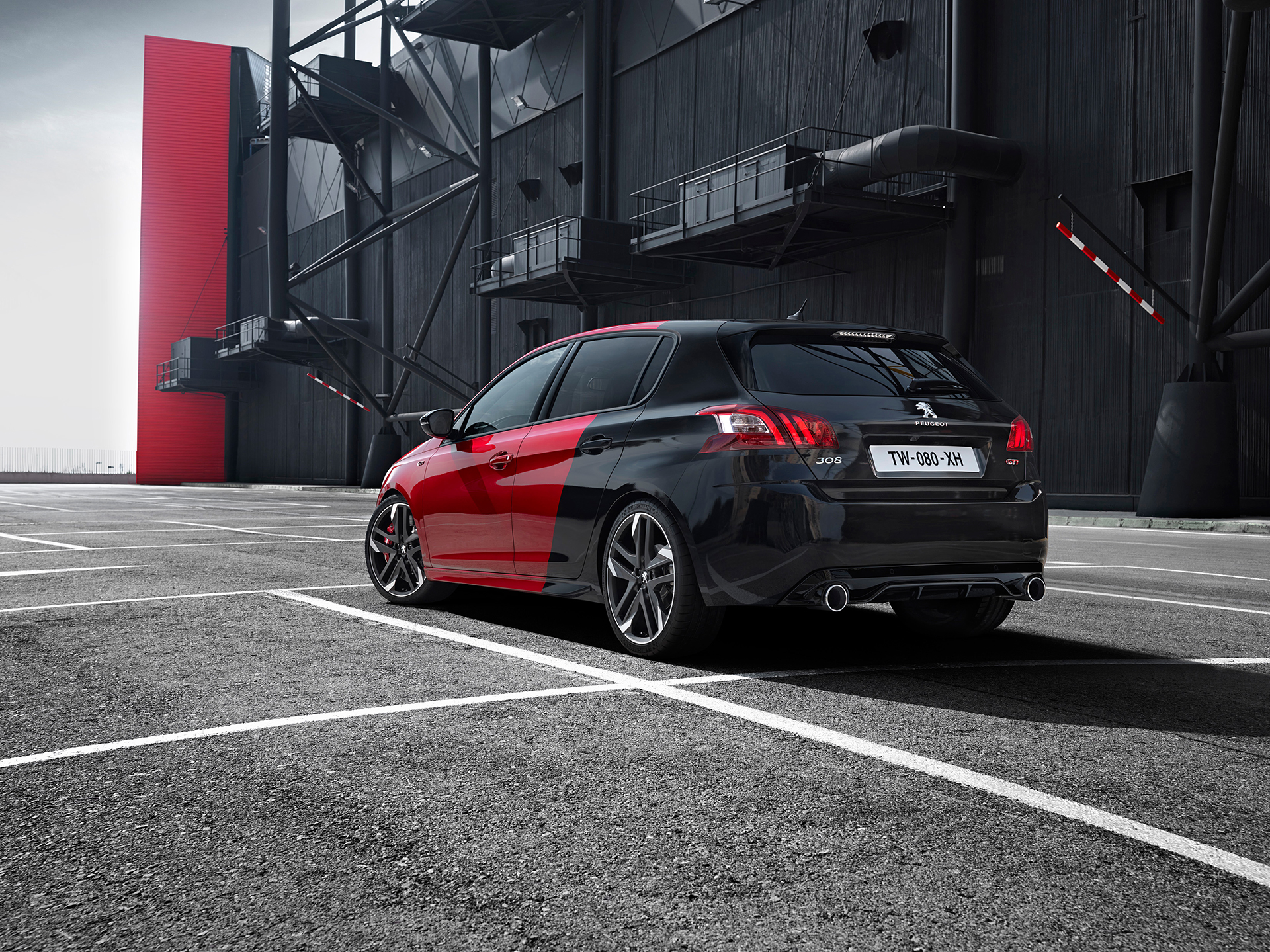 Peugeot 308 GTi - 2015 - profil arrière / rear side-face